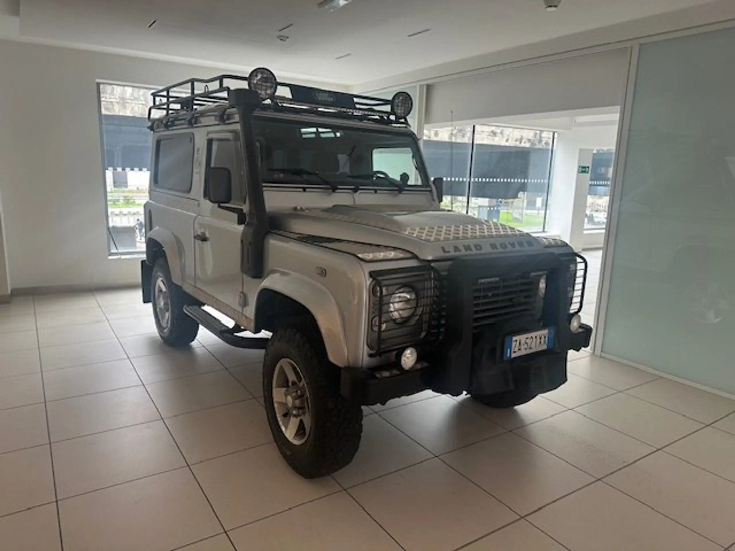 Land Rover - Defender