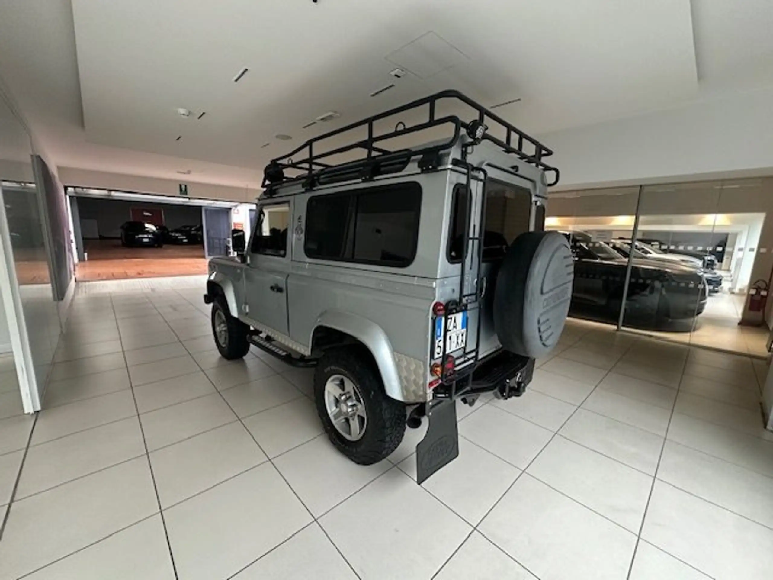 Land Rover - Defender