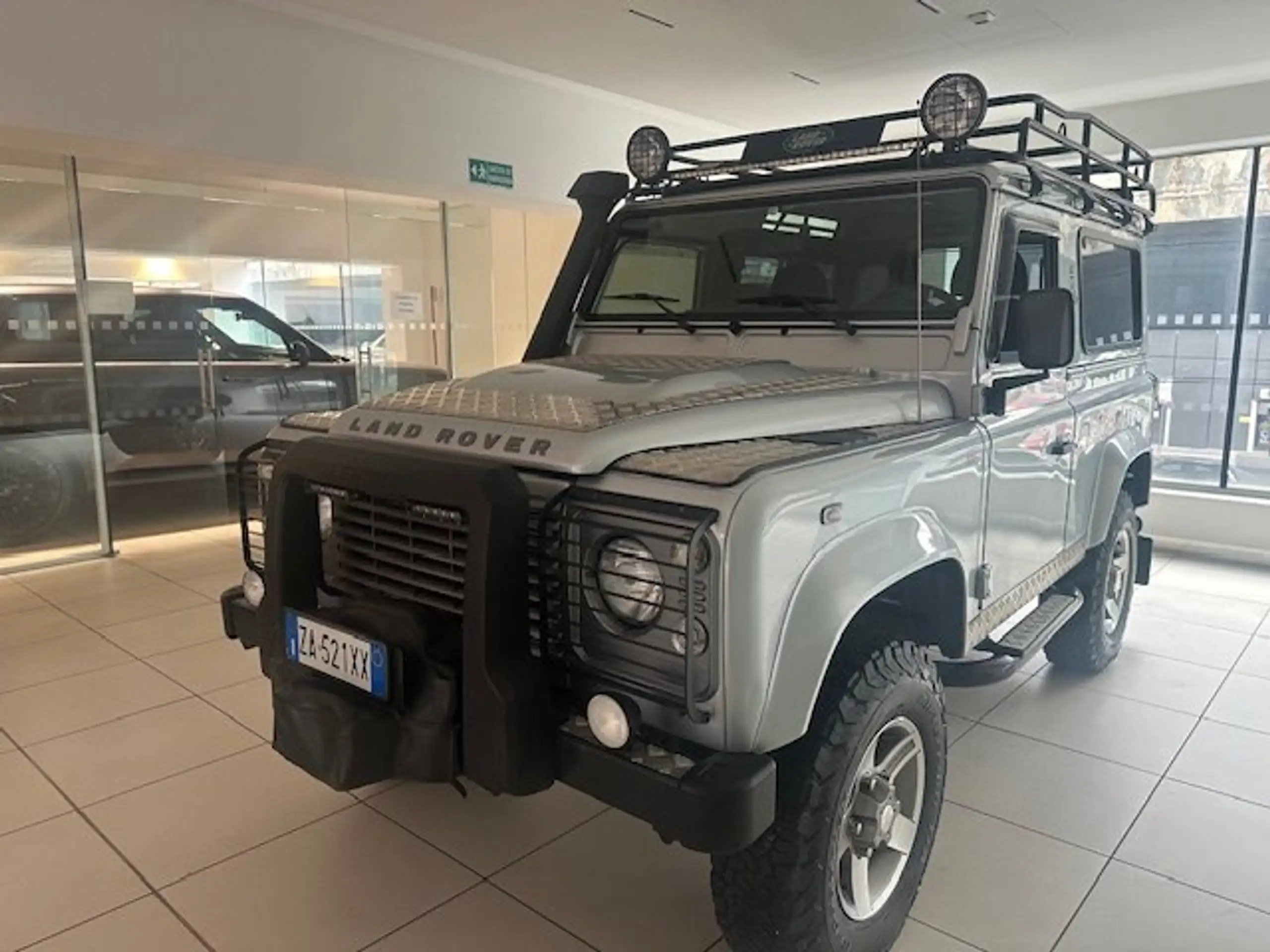 Land Rover Defender 2009