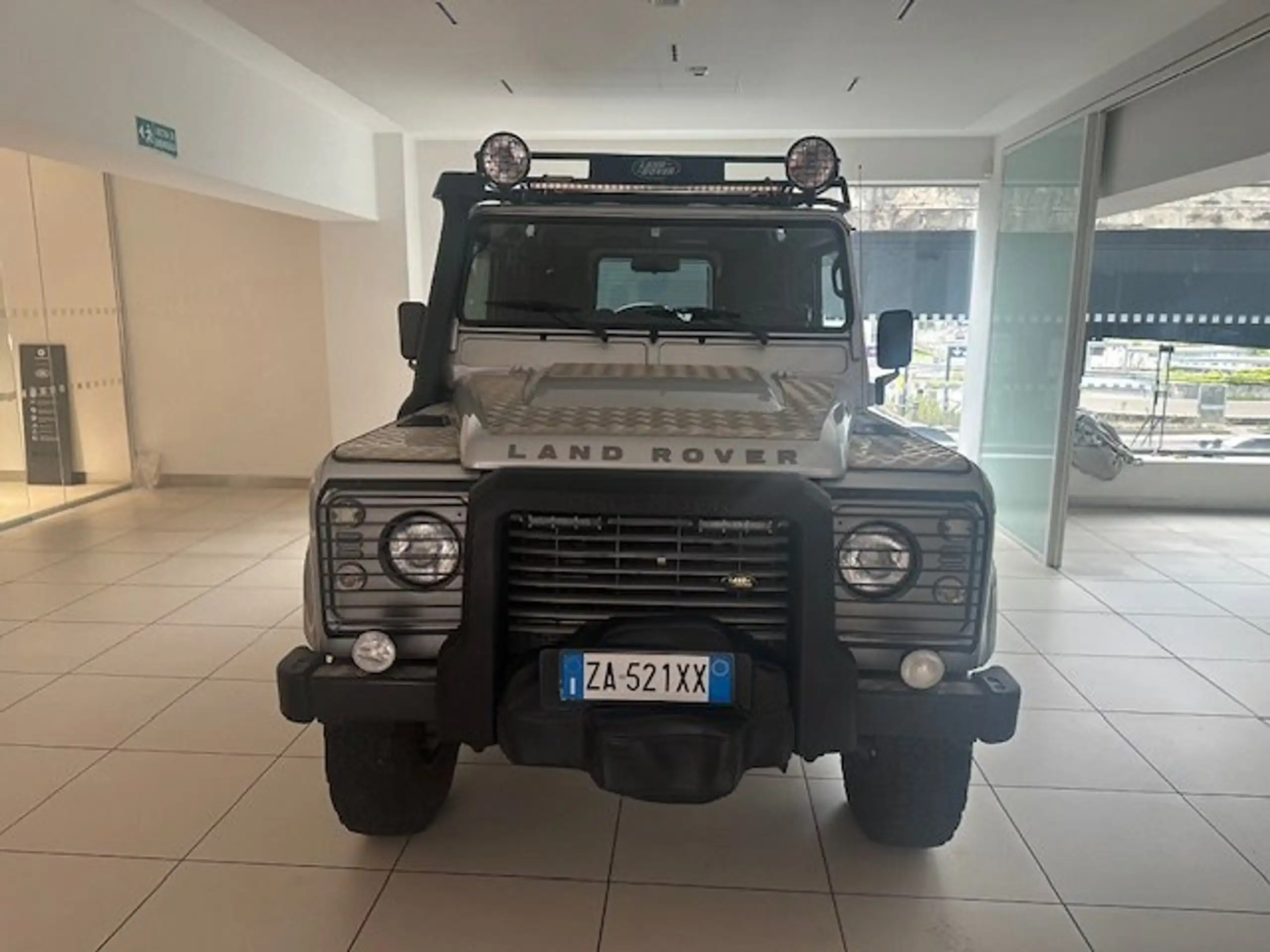 Land Rover - Defender