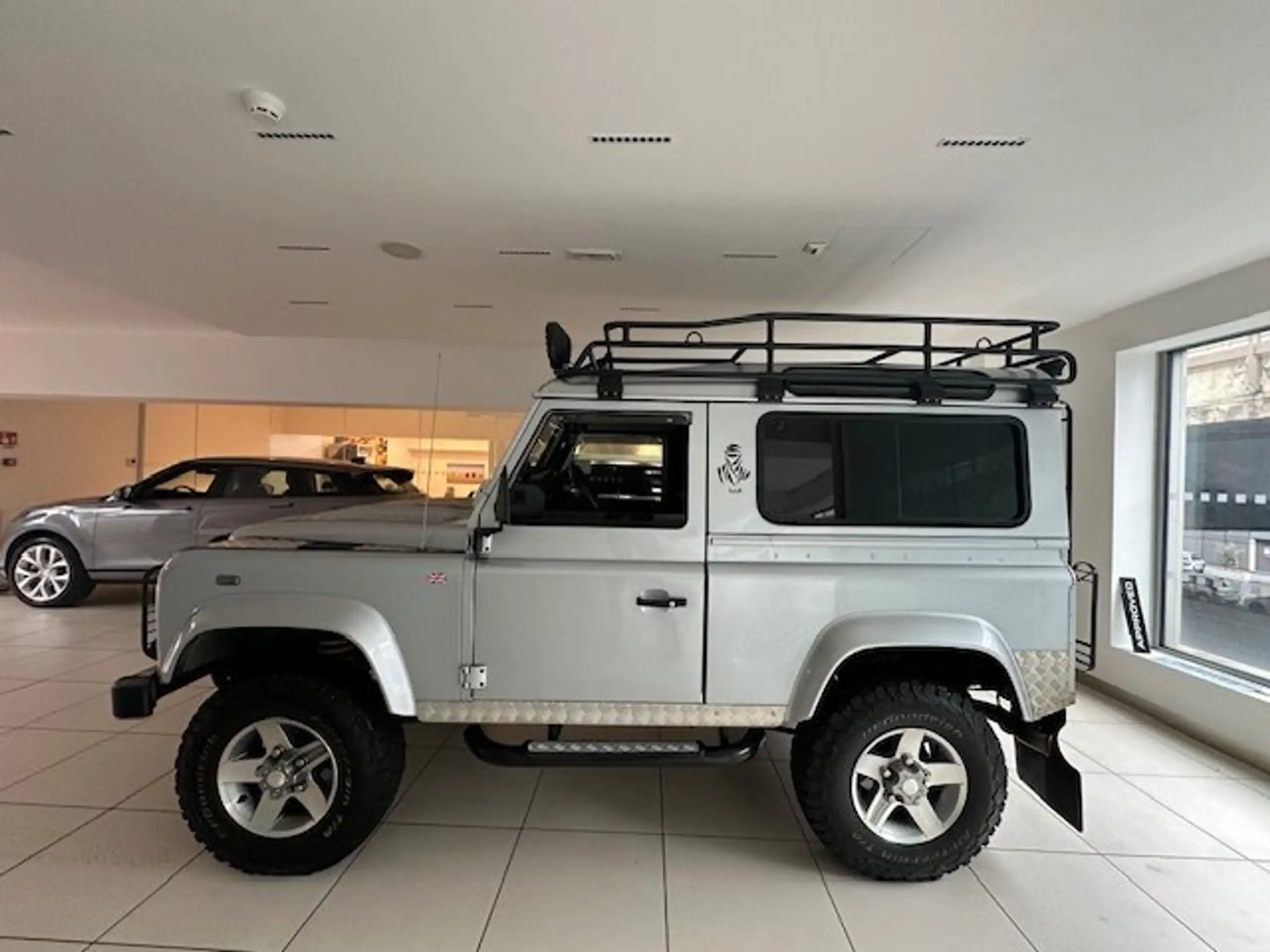 Land Rover - Defender