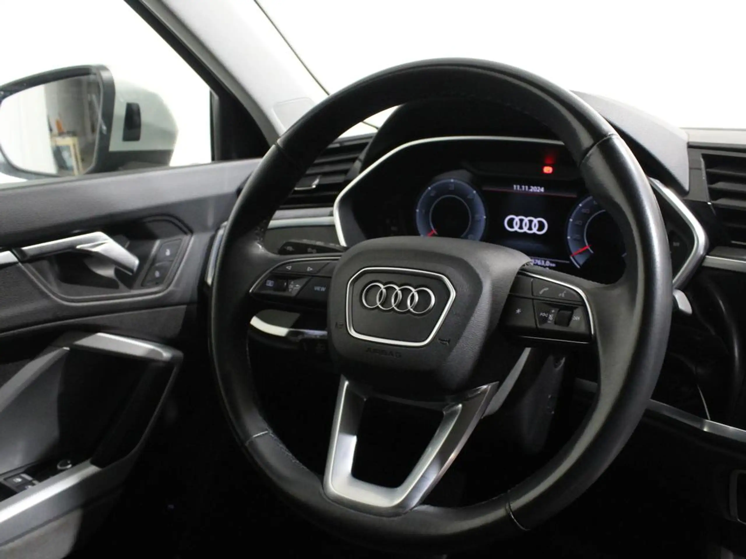 Audi - Q3