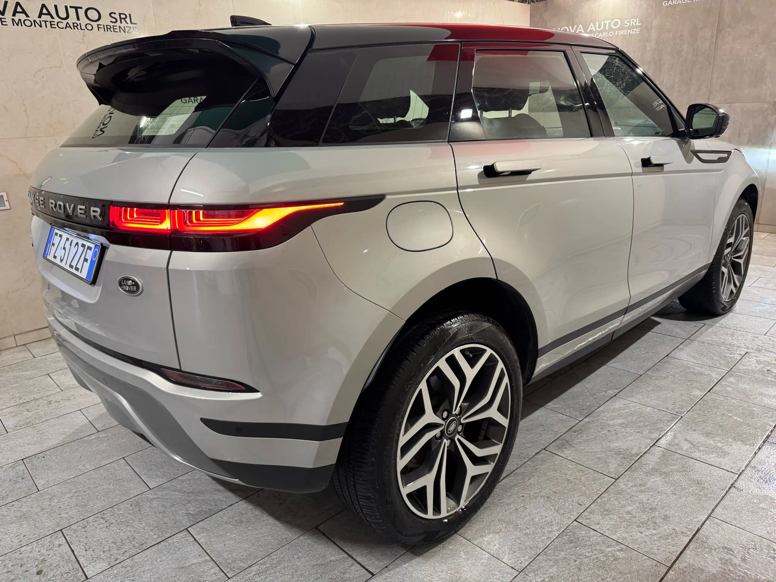 Land Rover - Range Rover Evoque