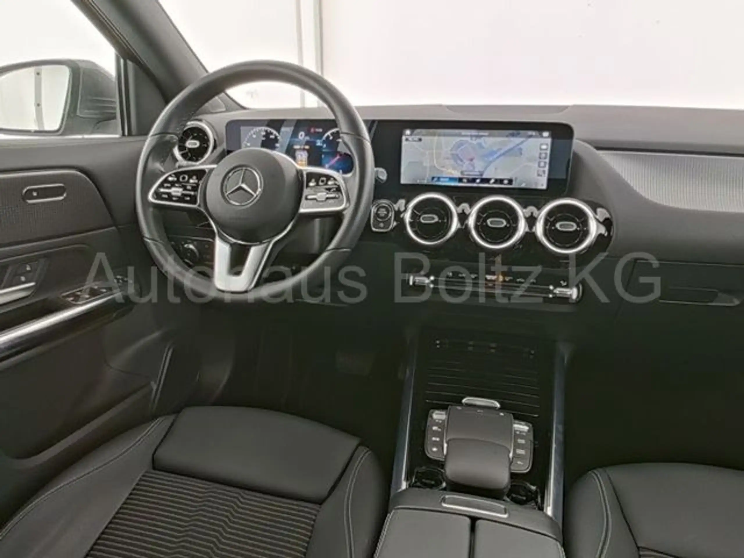 Mercedes-Benz - GLA 200