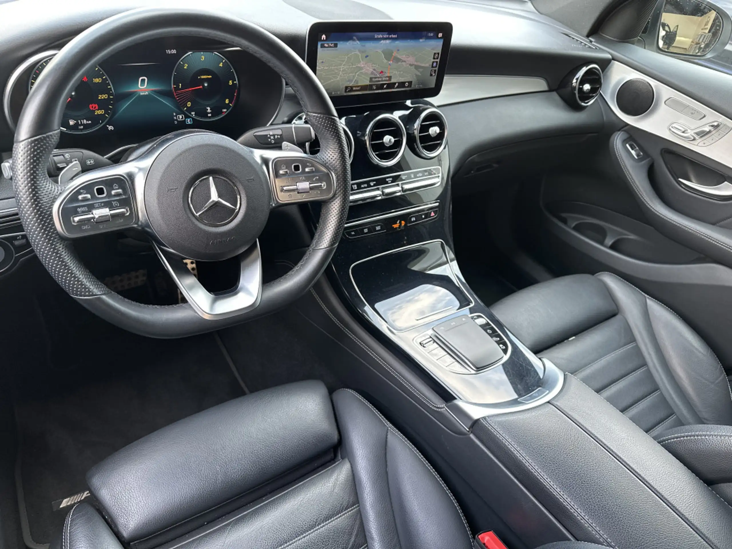 Mercedes-Benz - GLC 220