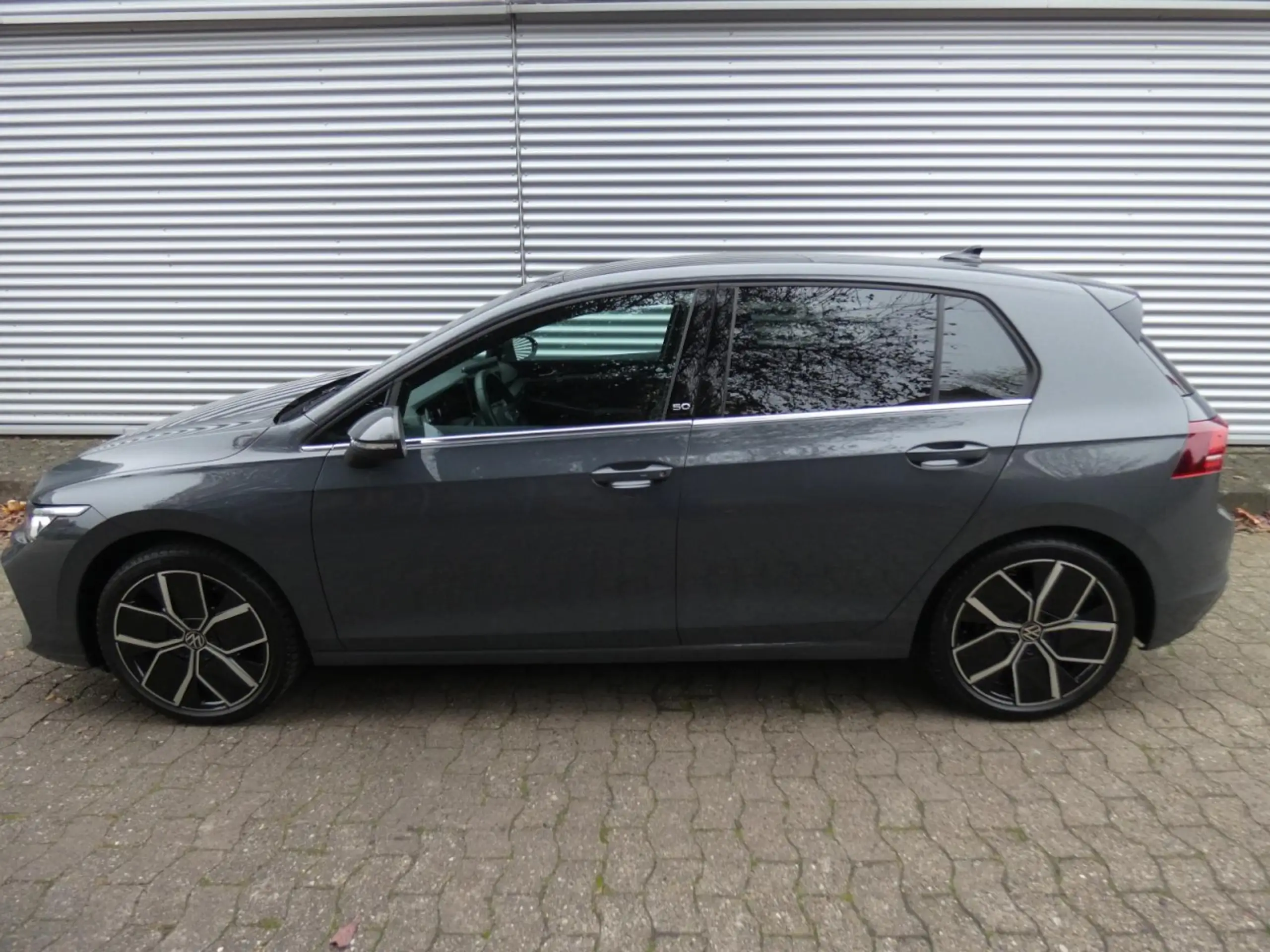 Volkswagen - Golf