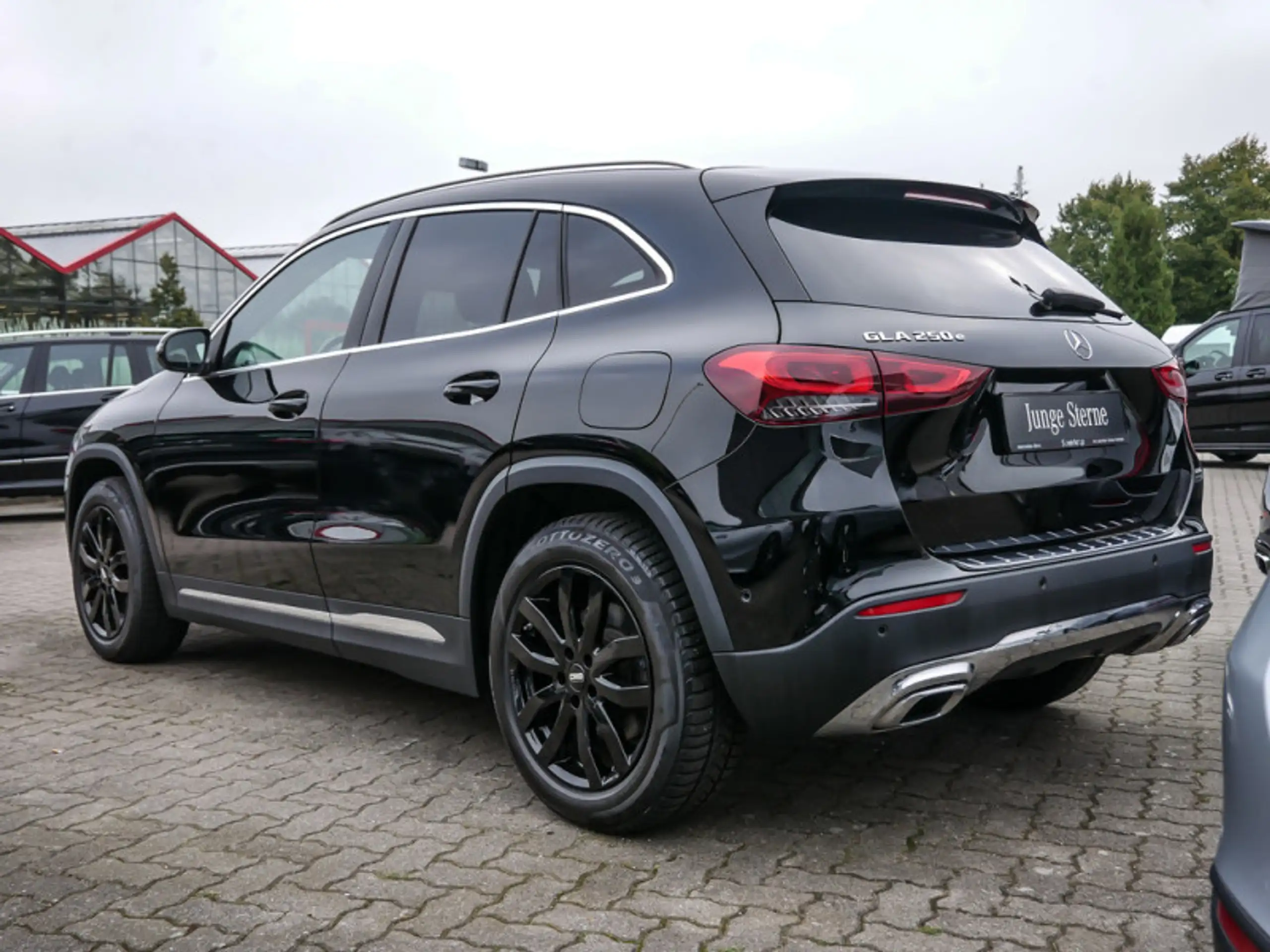 Mercedes-Benz - GLA 250