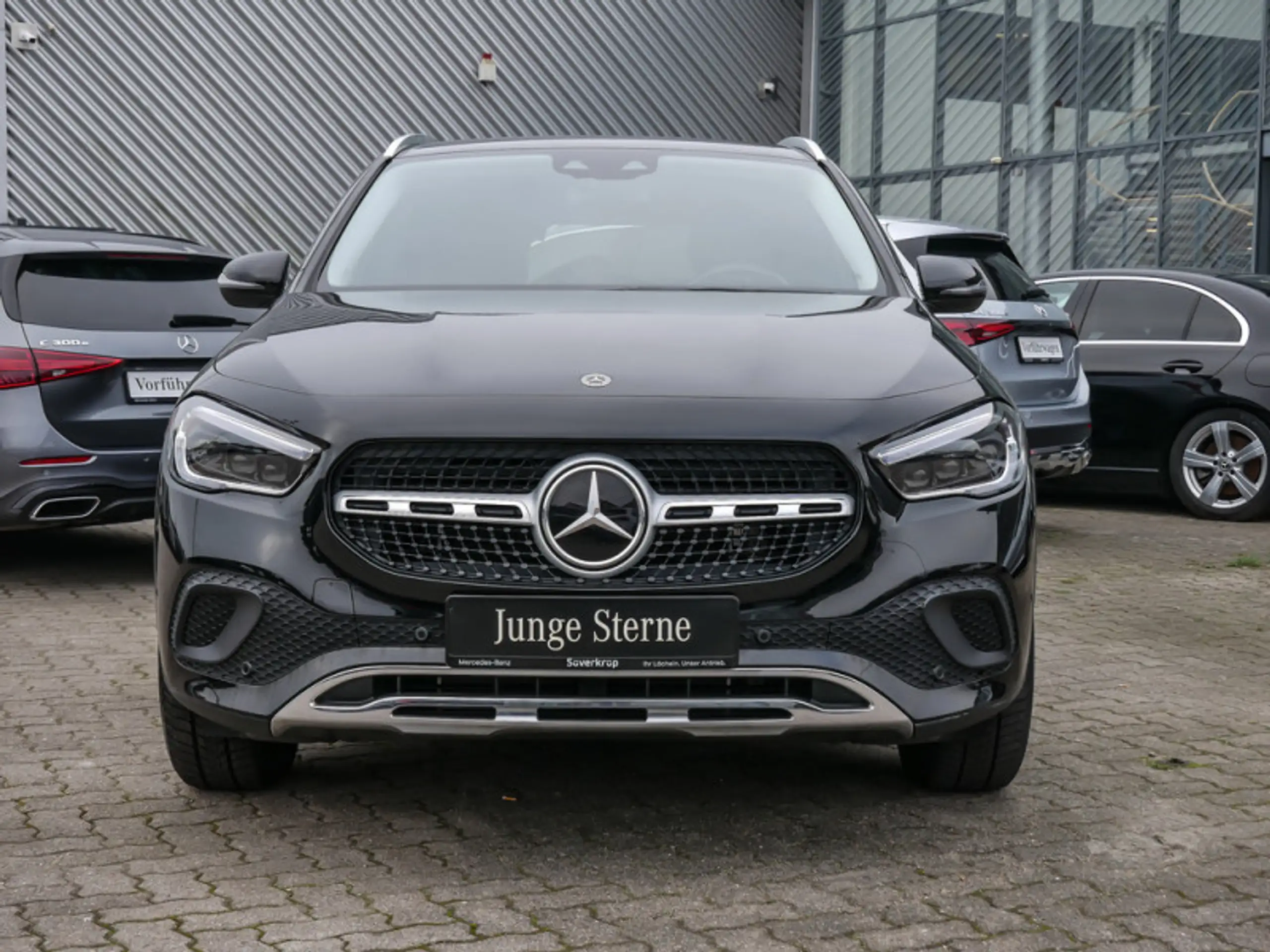 Mercedes-Benz - GLA 250