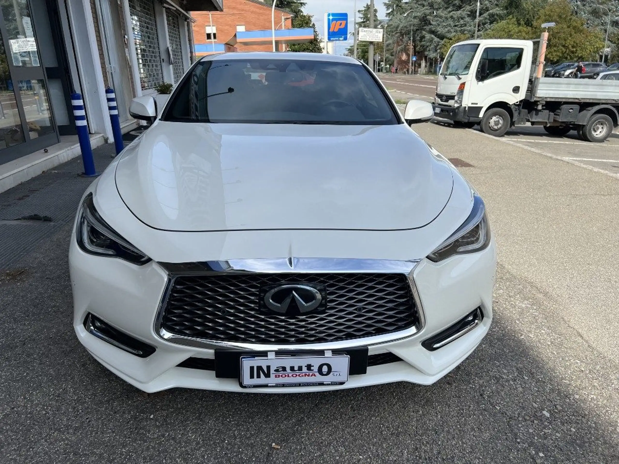 Infiniti - Q60