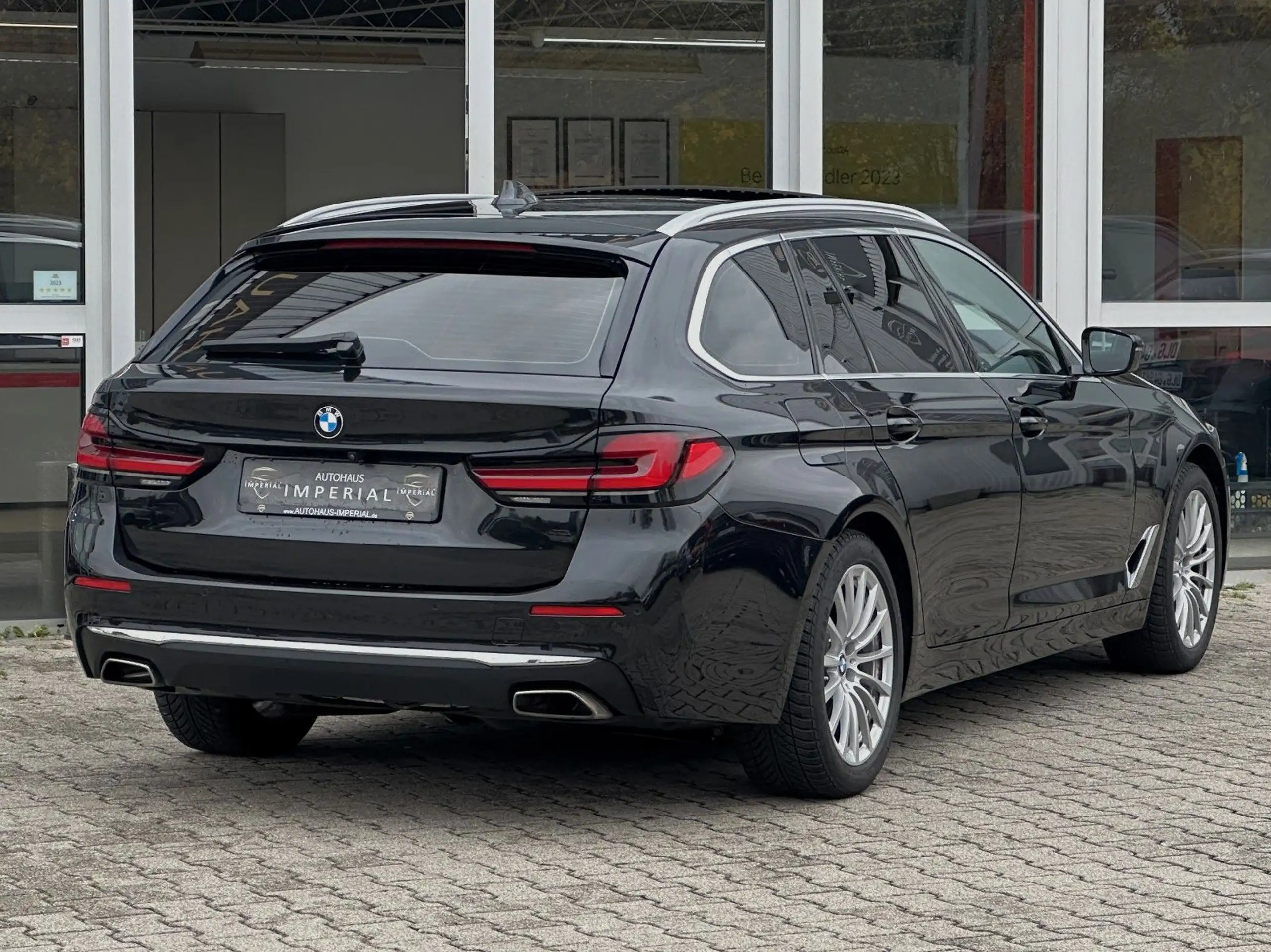 BMW - 530