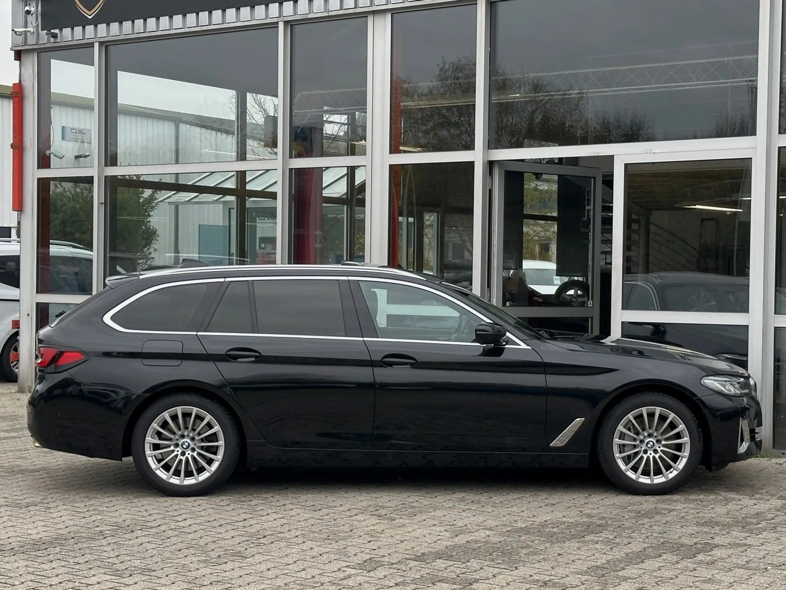 BMW - 530