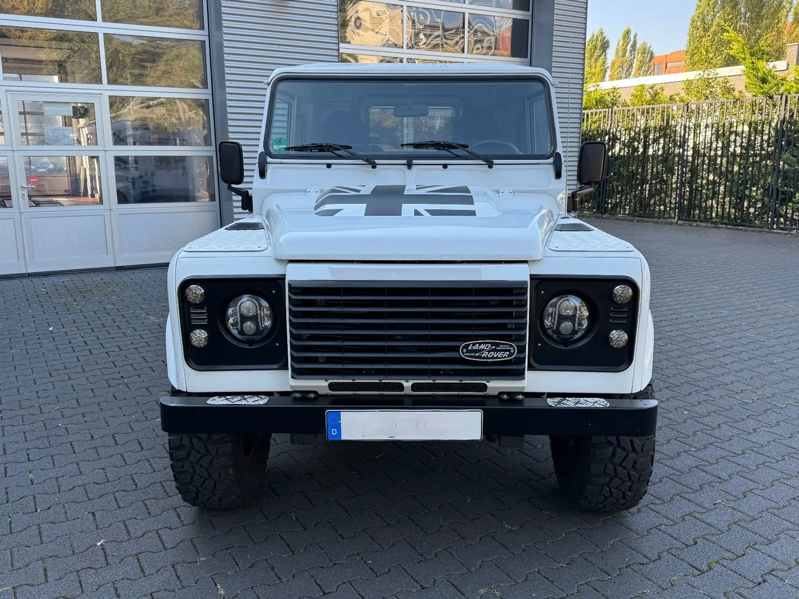 Land Rover - Defender