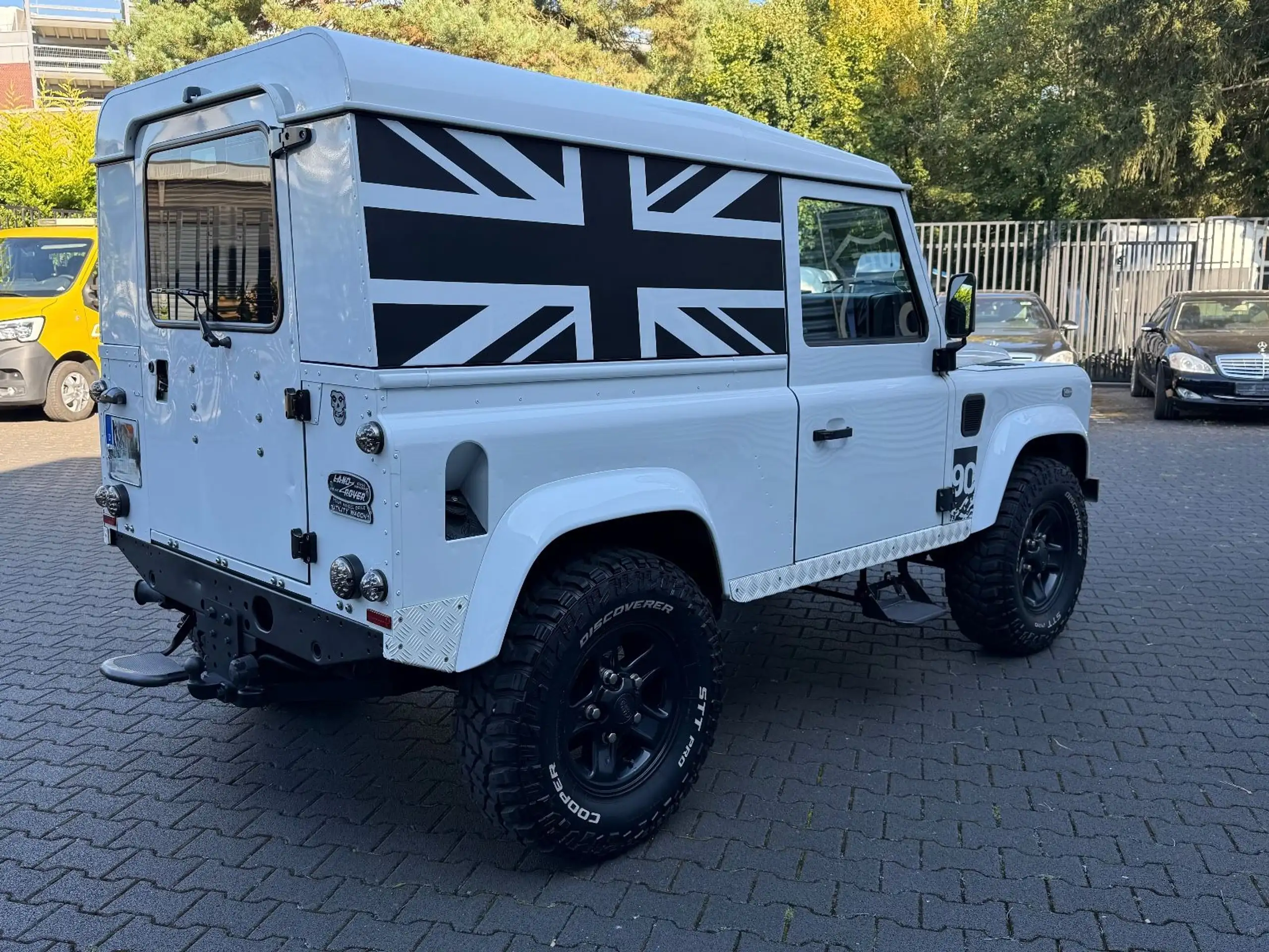 Land Rover - Defender