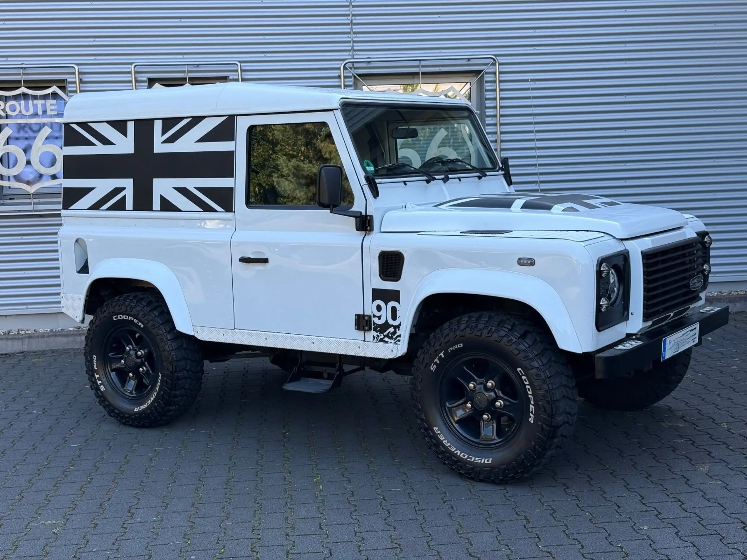 Land Rover Defender 2013