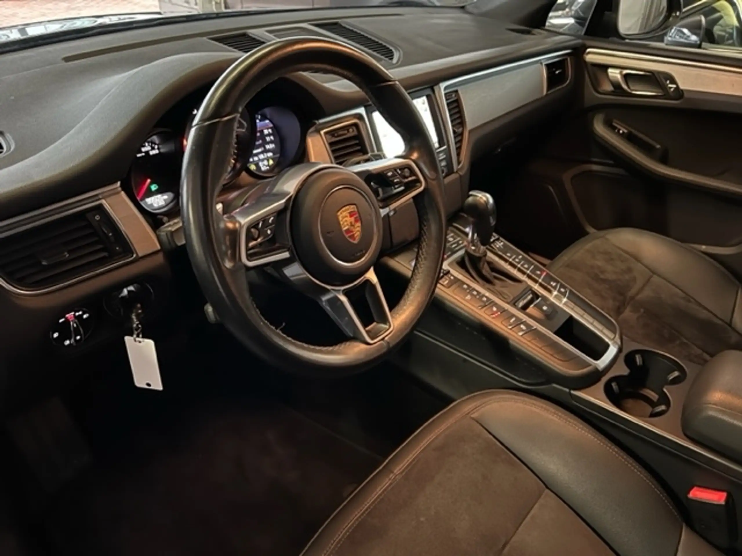 Porsche - Macan