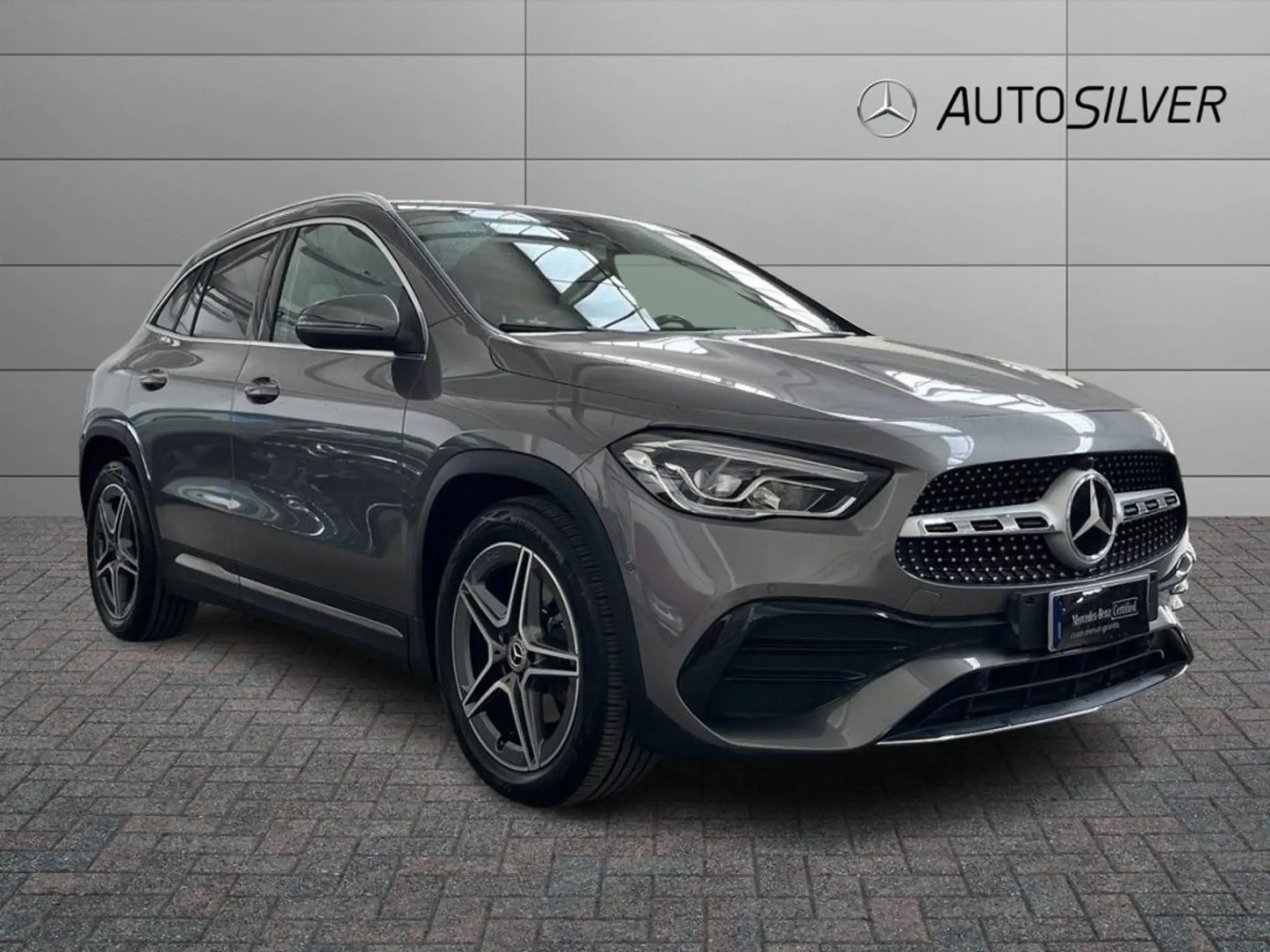 Mercedes-Benz - GLA 200