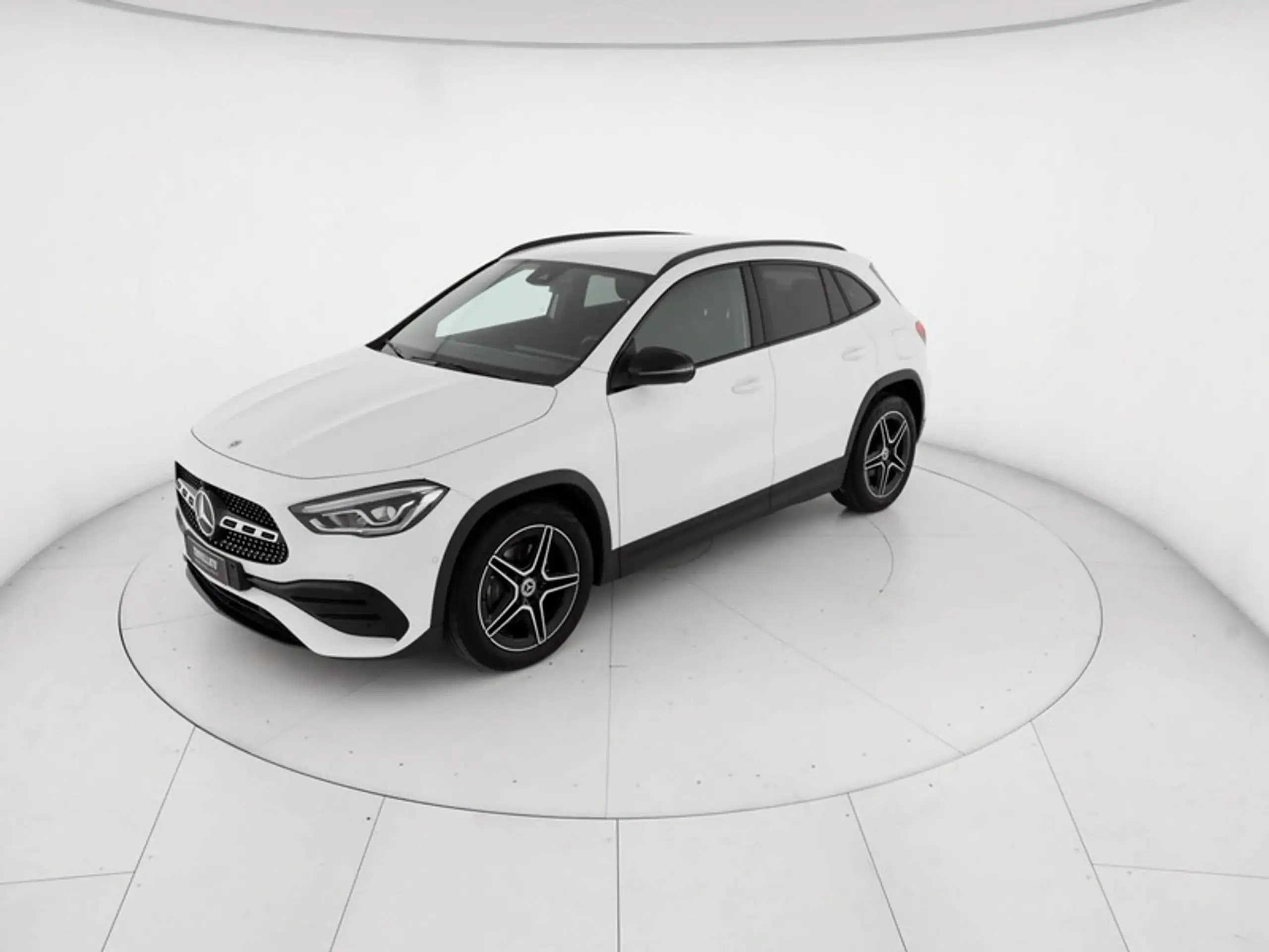 Mercedes-Benz - GLA 200