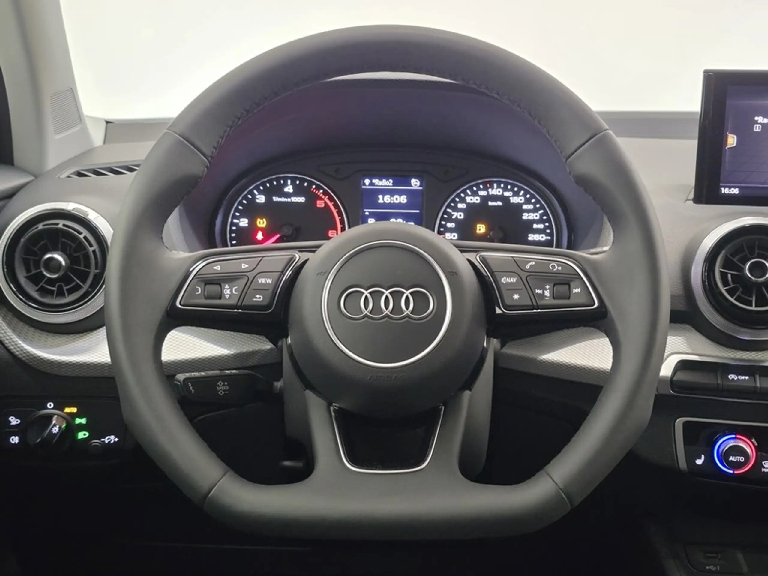 Audi - Q2