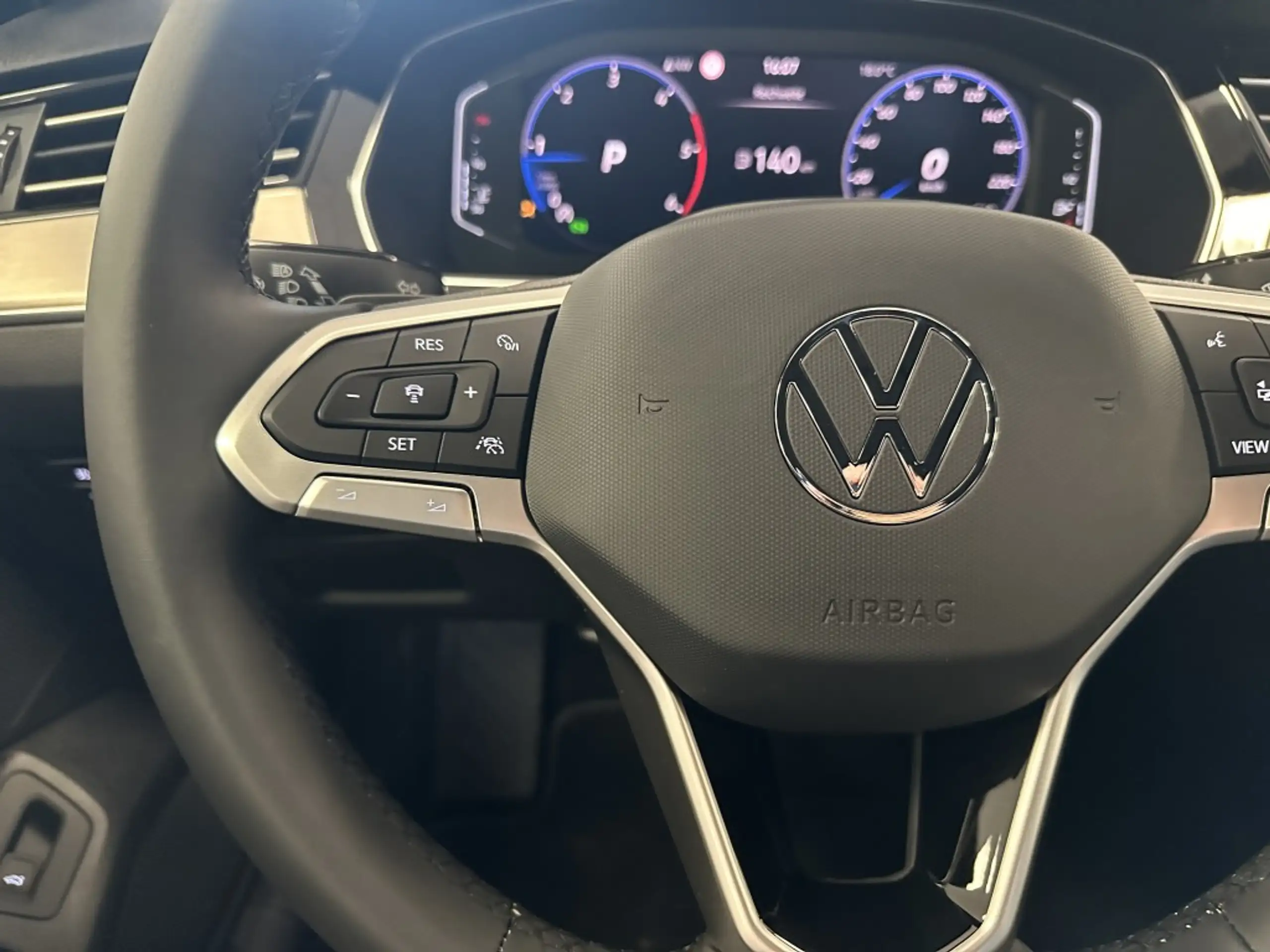 Volkswagen - Passat