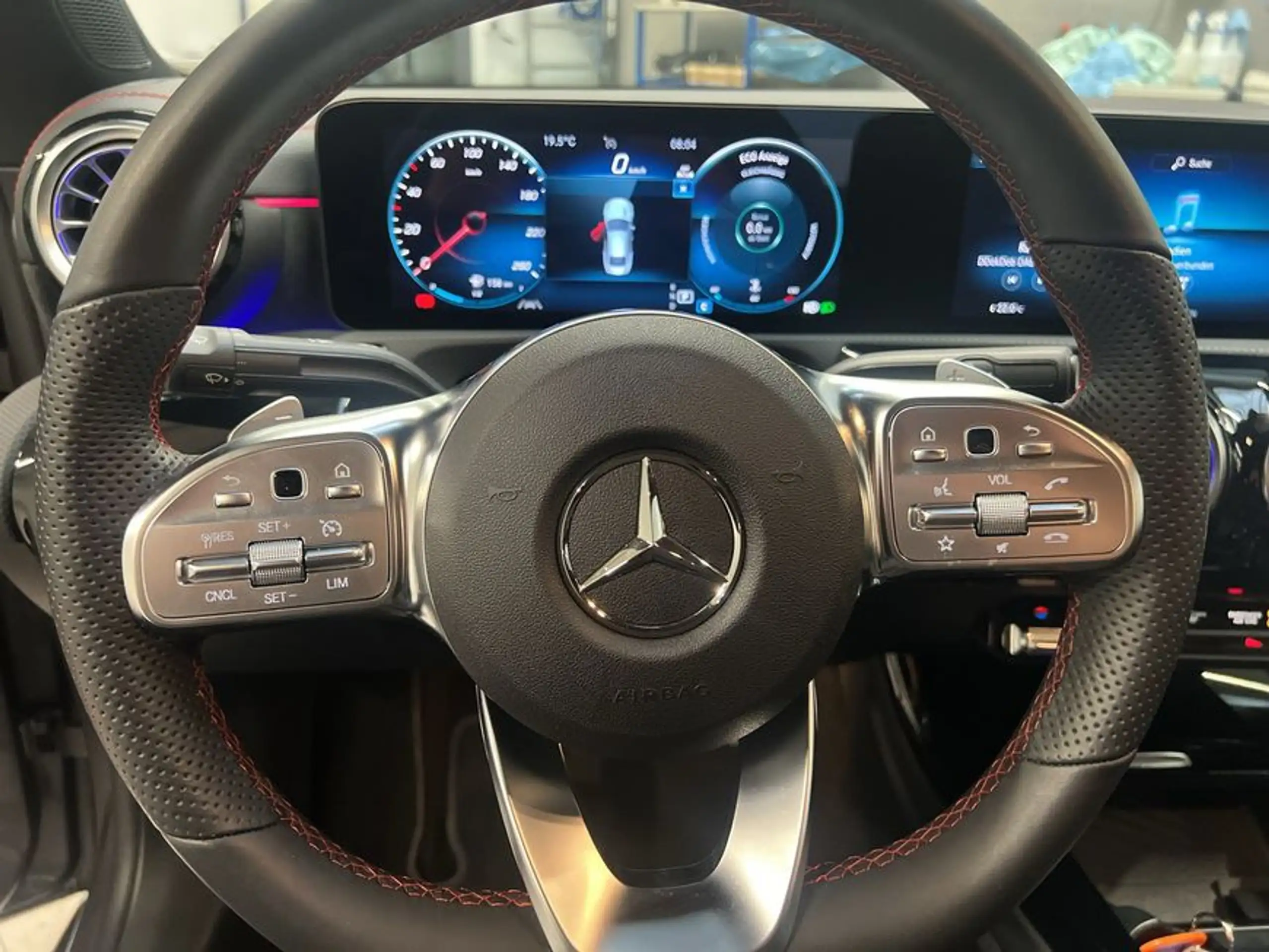 Mercedes-Benz - CLA 200