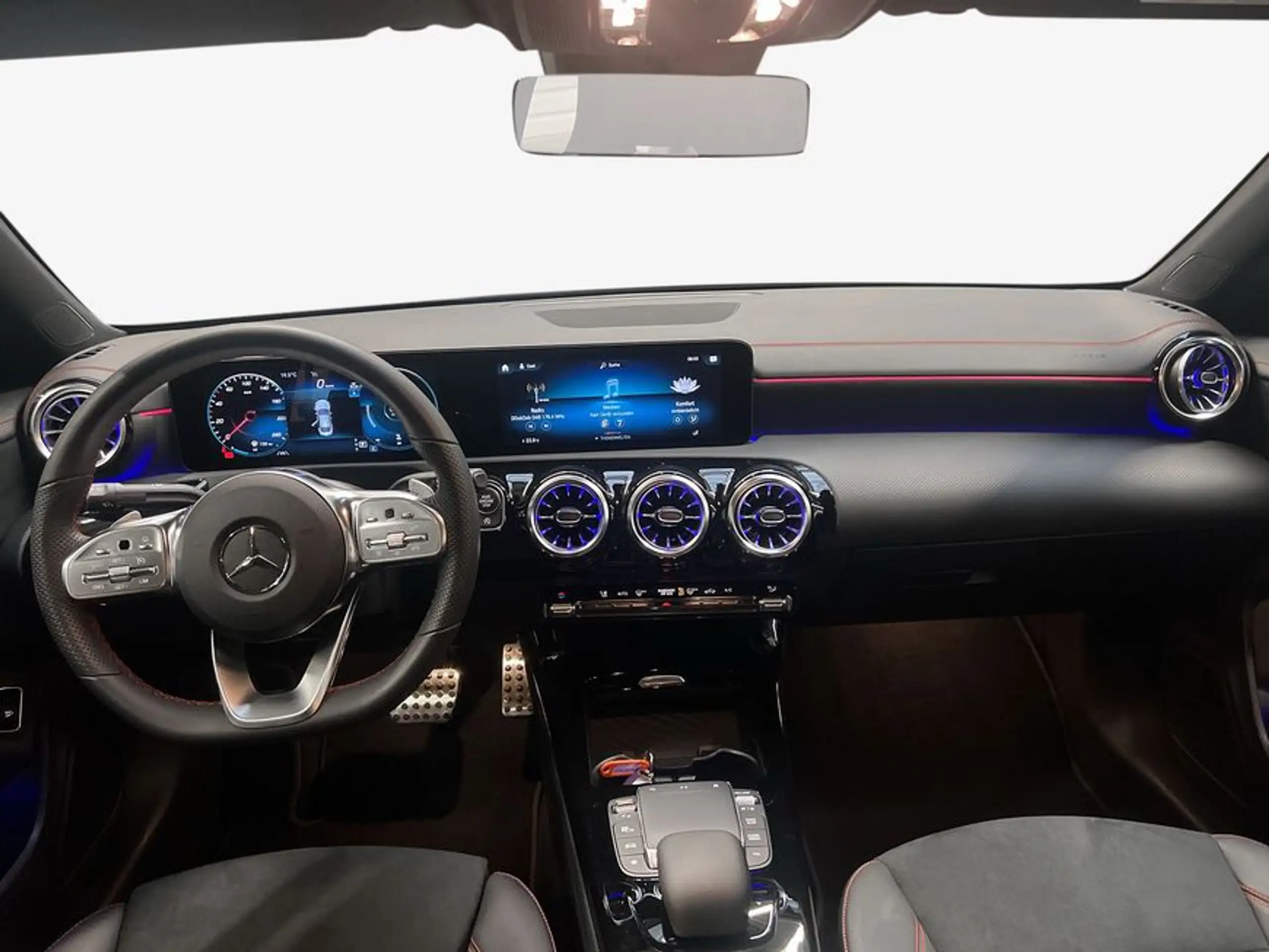 Mercedes-Benz - CLA 200