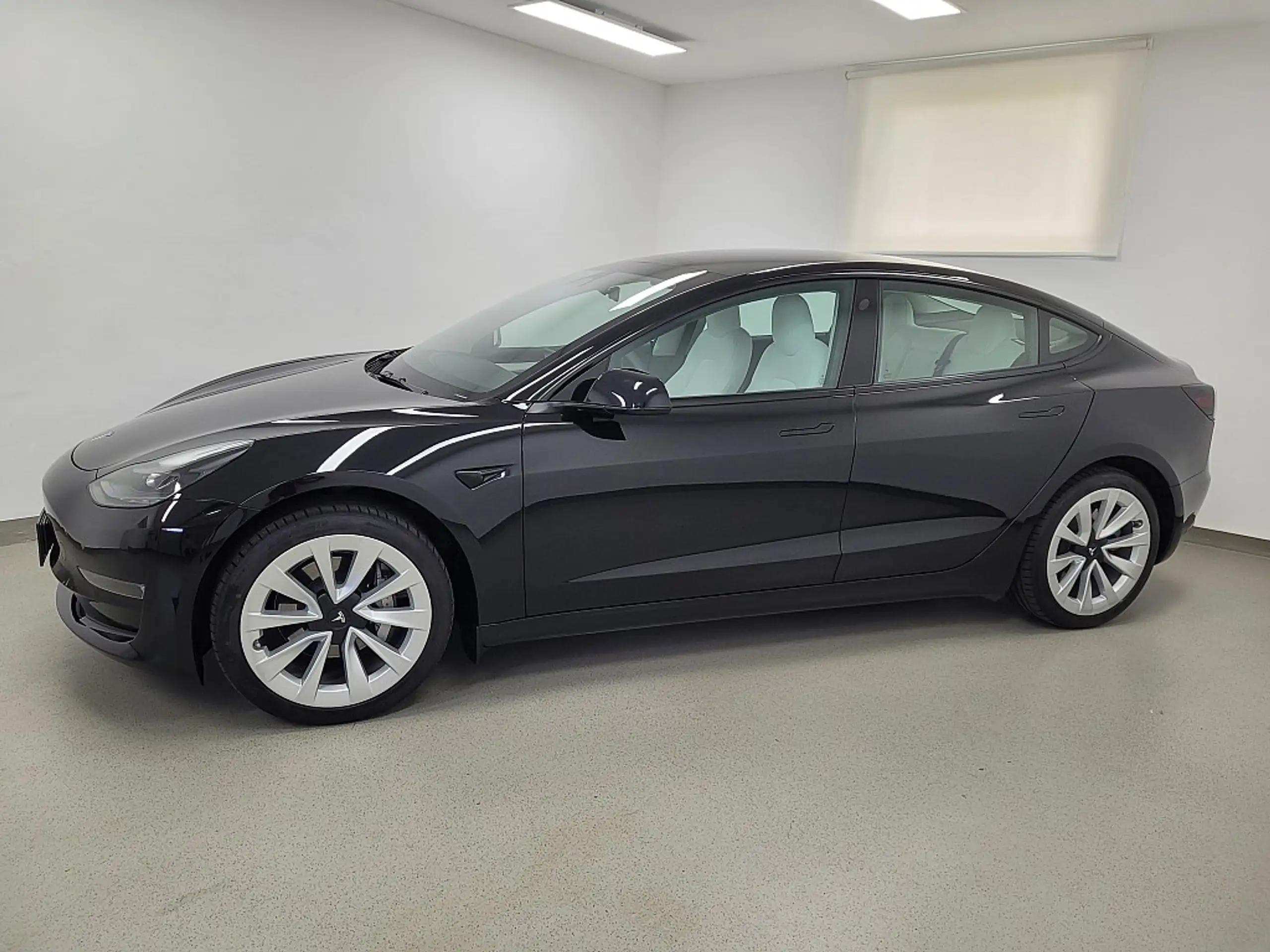 Tesla - Model 3