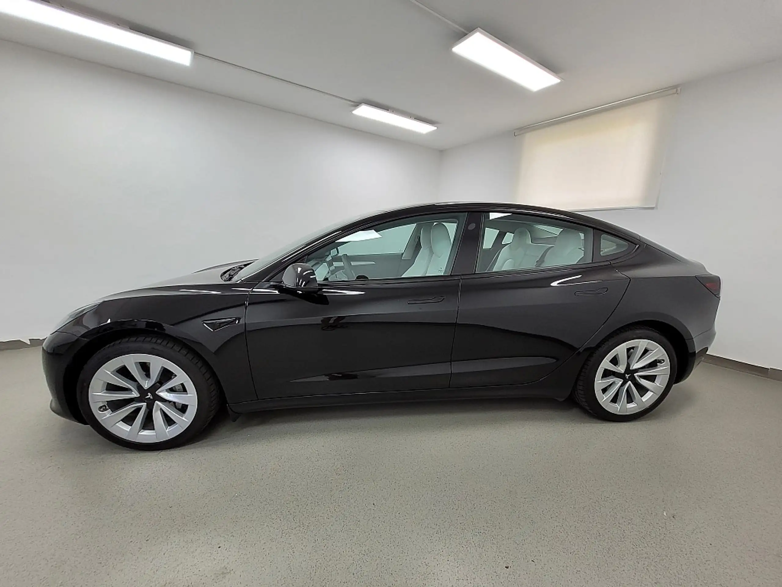 Tesla - Model 3