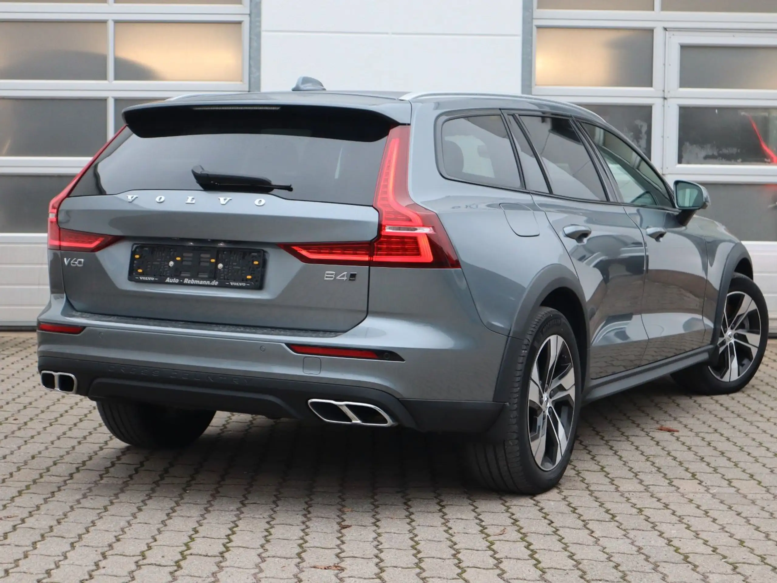 Volvo - V60 Cross Country