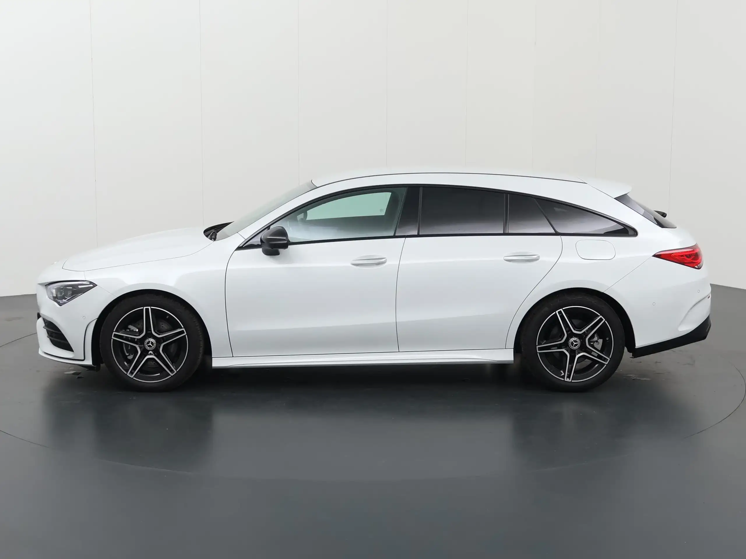 Mercedes-Benz - CLA 200