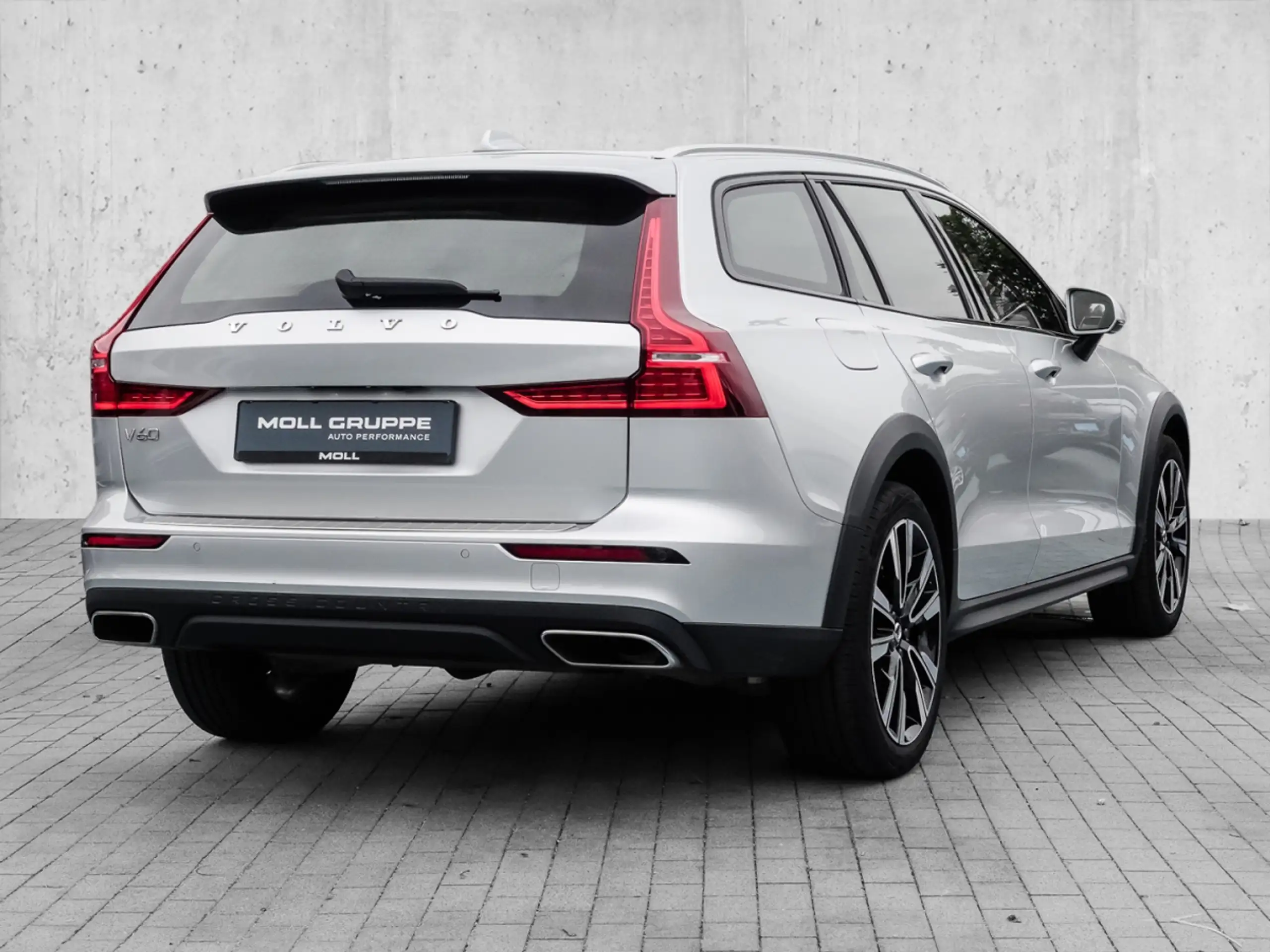 Volvo - V60 Cross Country