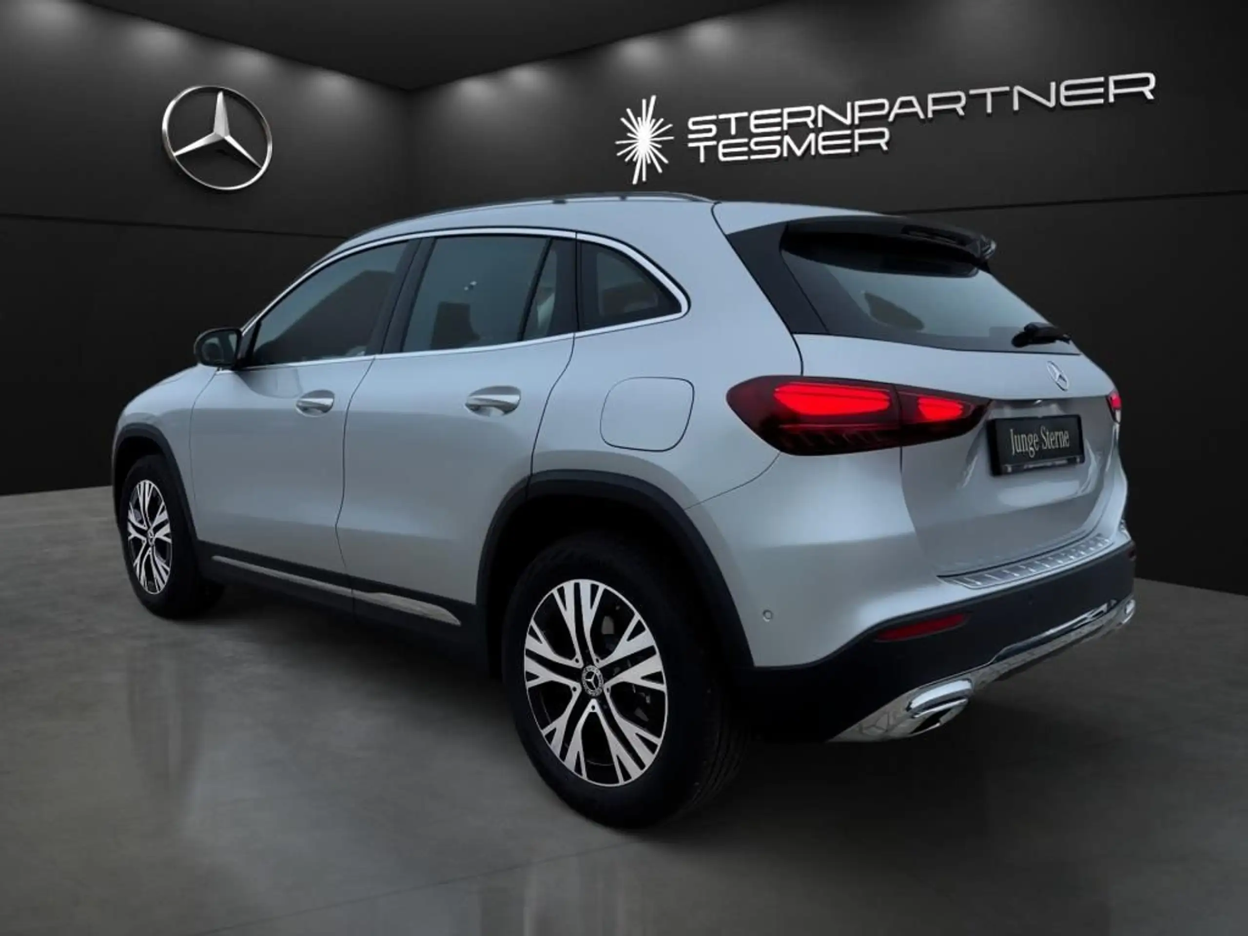 Mercedes-Benz - GLA 200