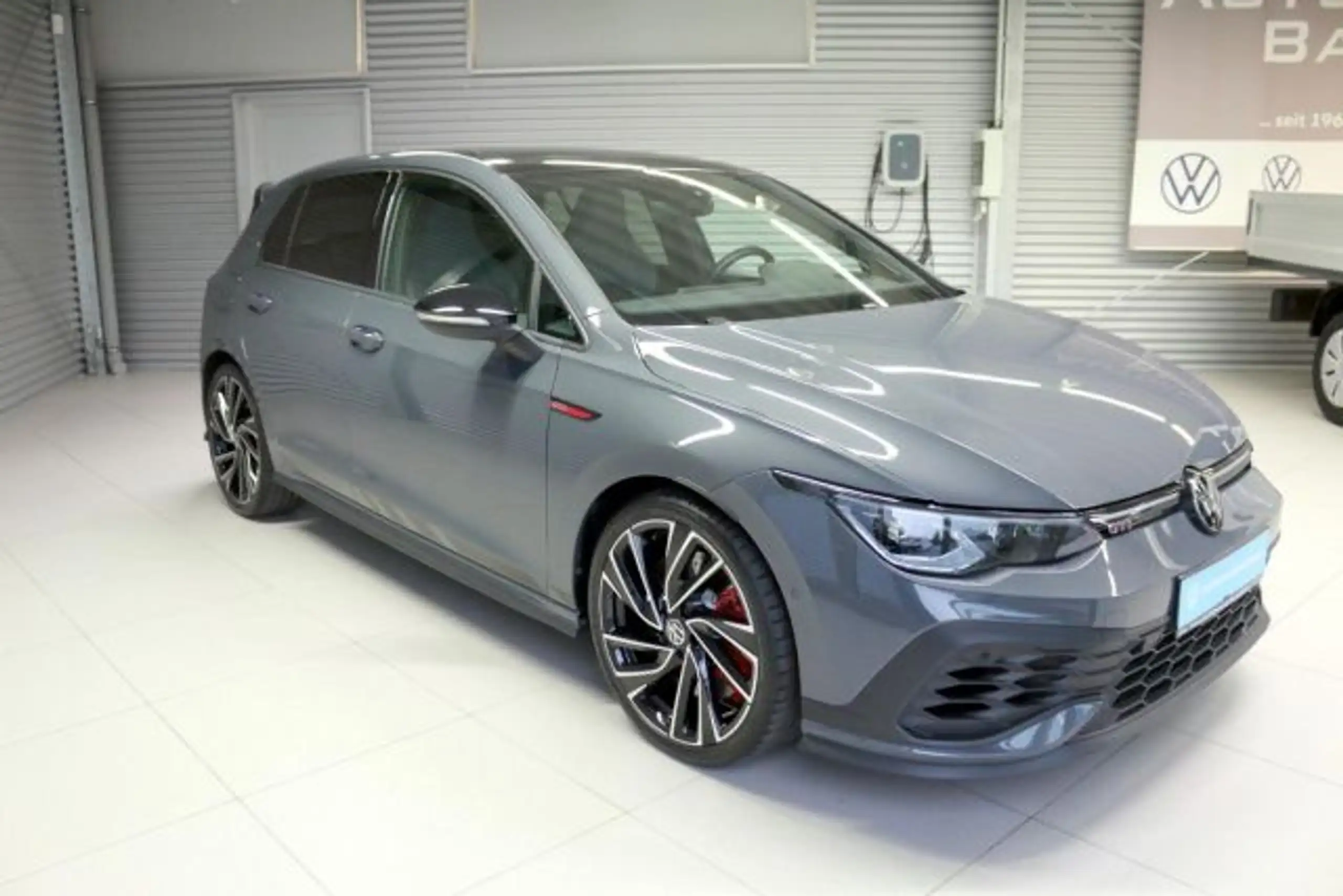 Volkswagen - Golf GTI