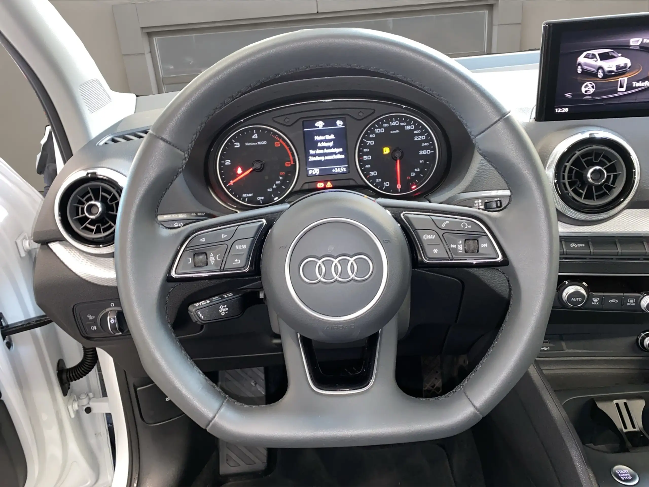 Audi - Q2