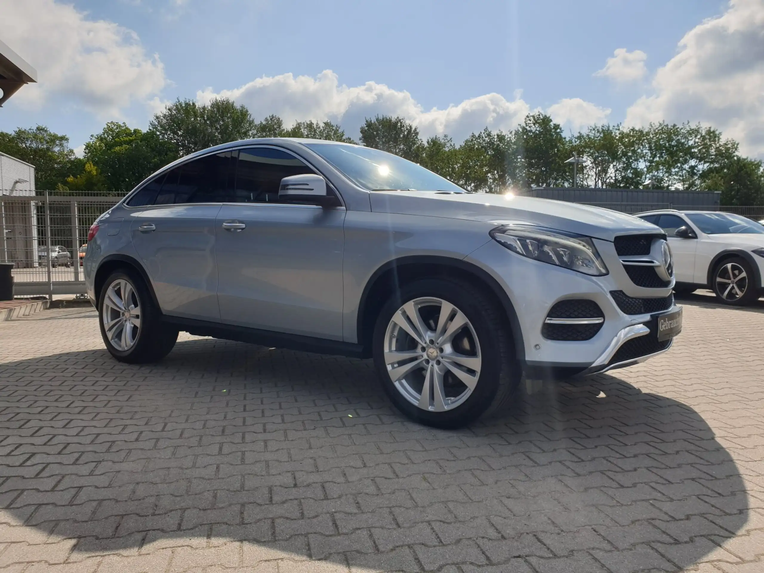 Mercedes-Benz - GLE 400