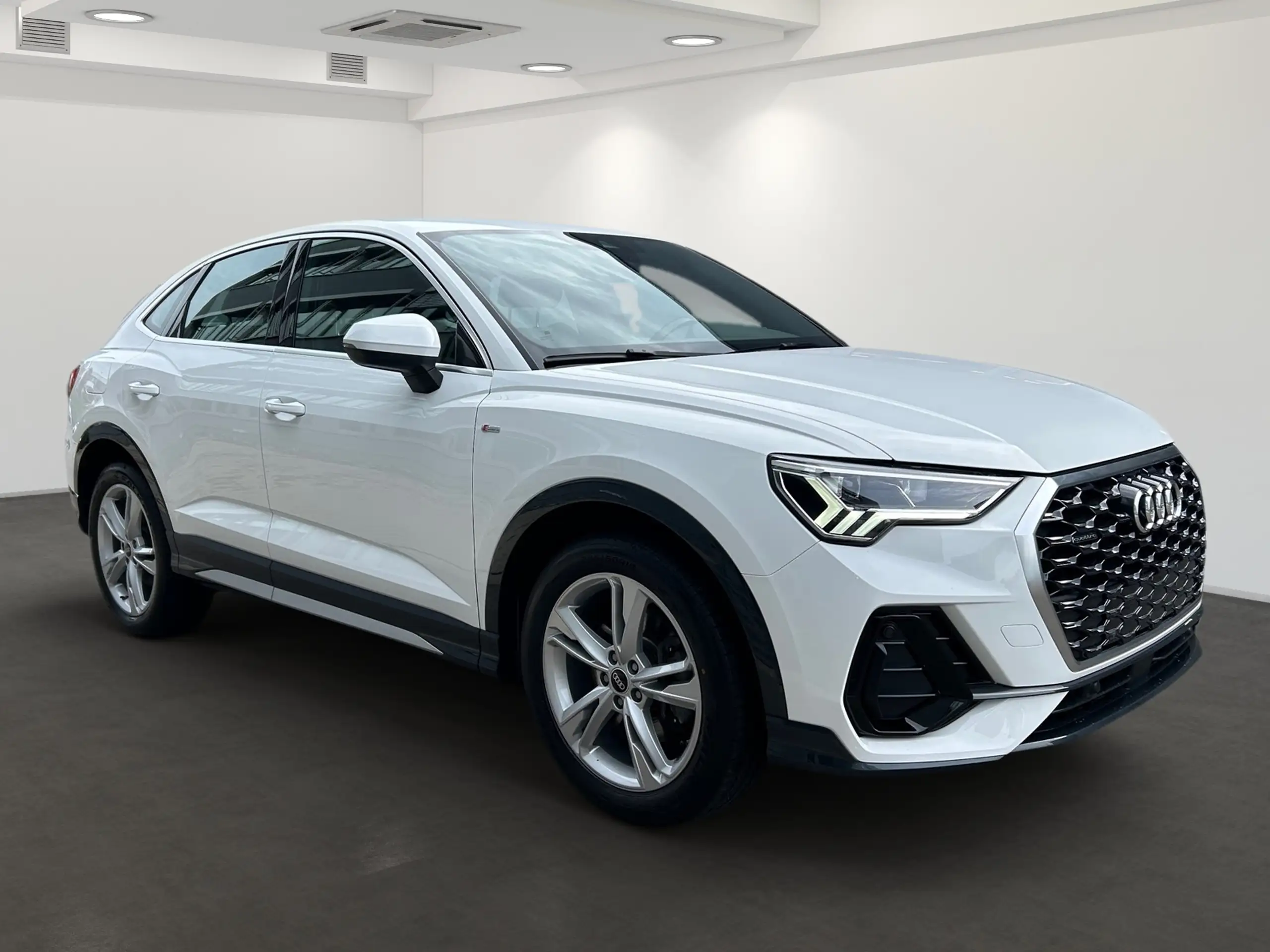 Audi - Q3