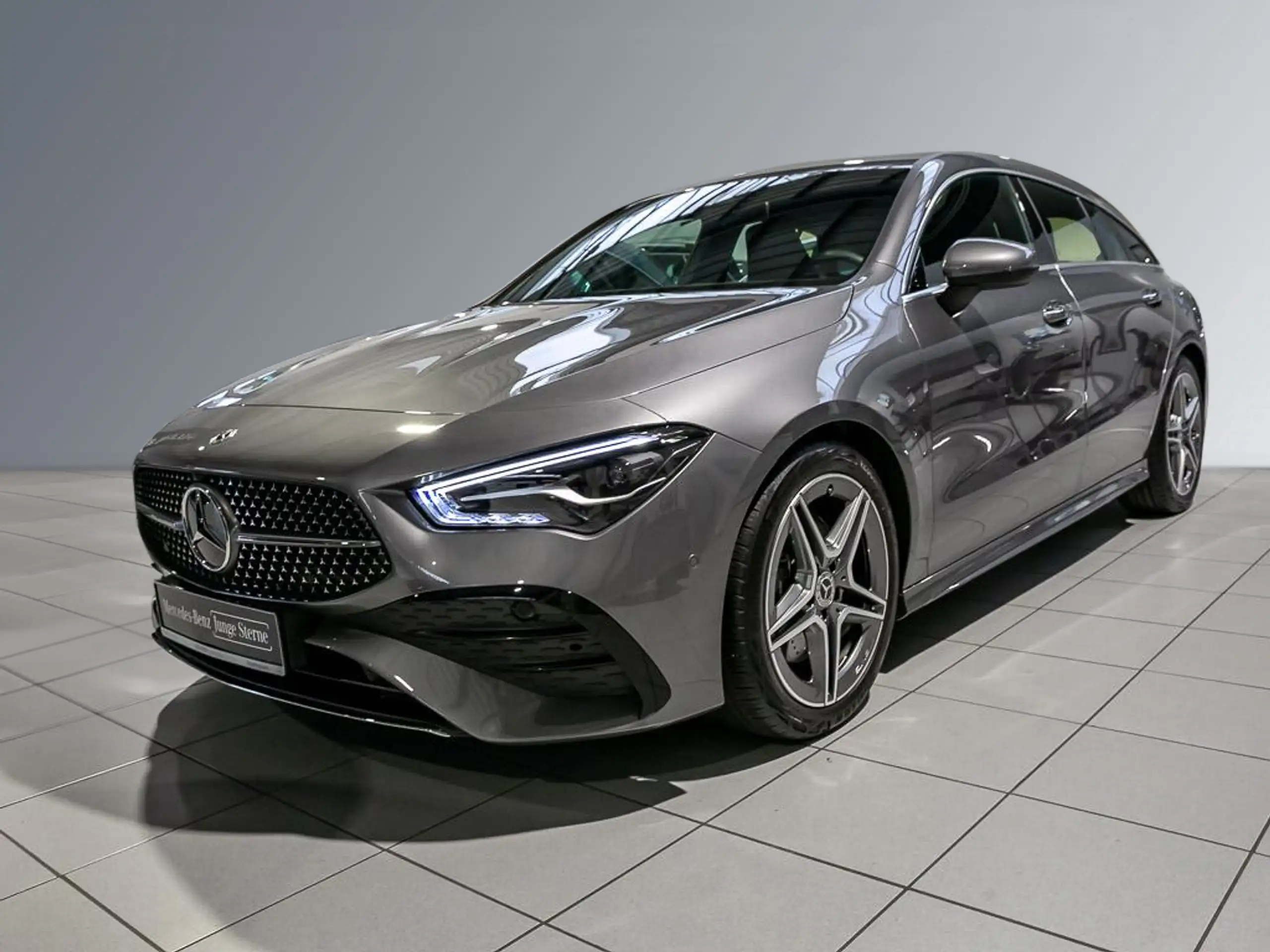 Mercedes-Benz - CLA 200