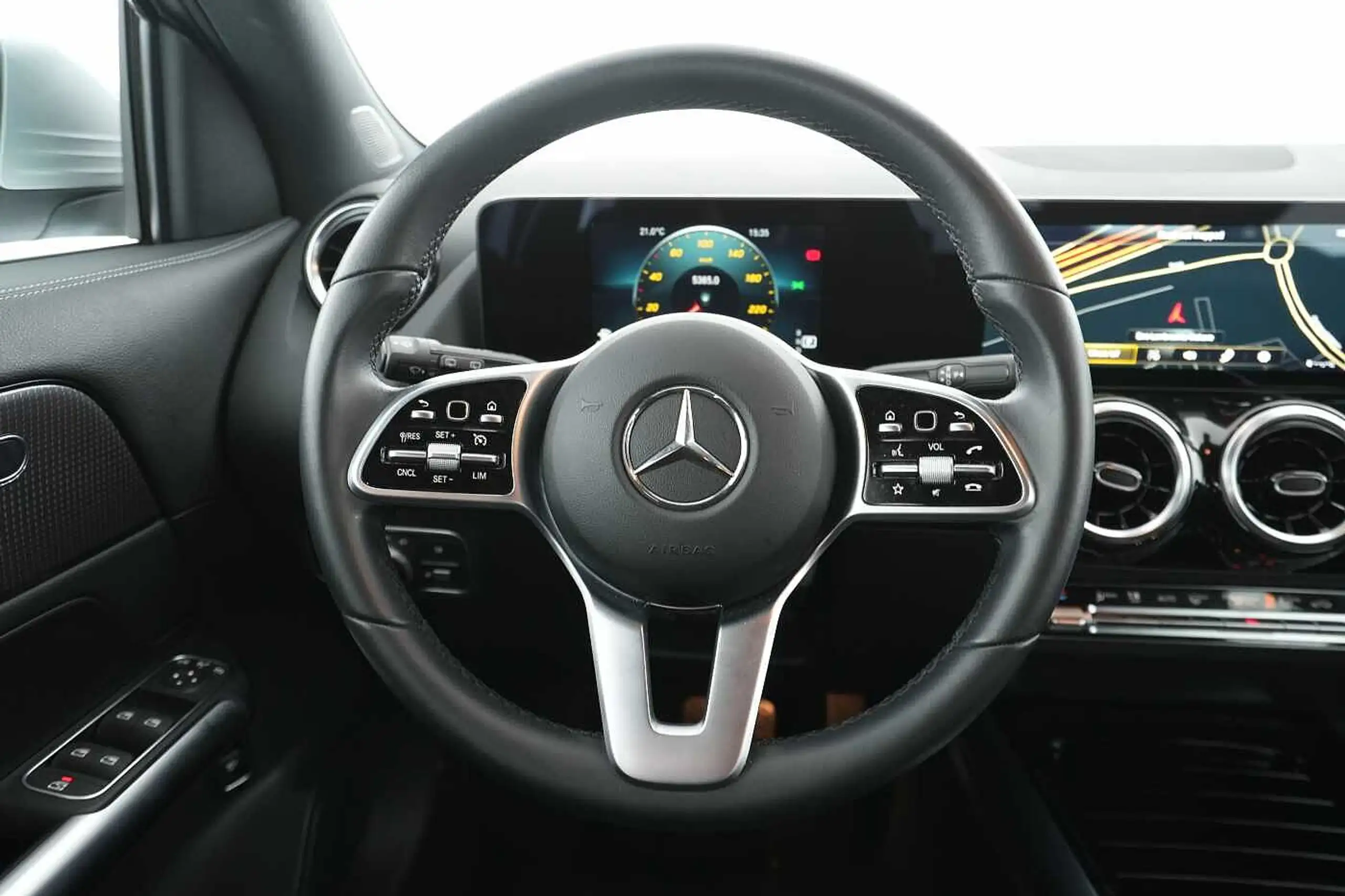 Mercedes-Benz - GLA 180