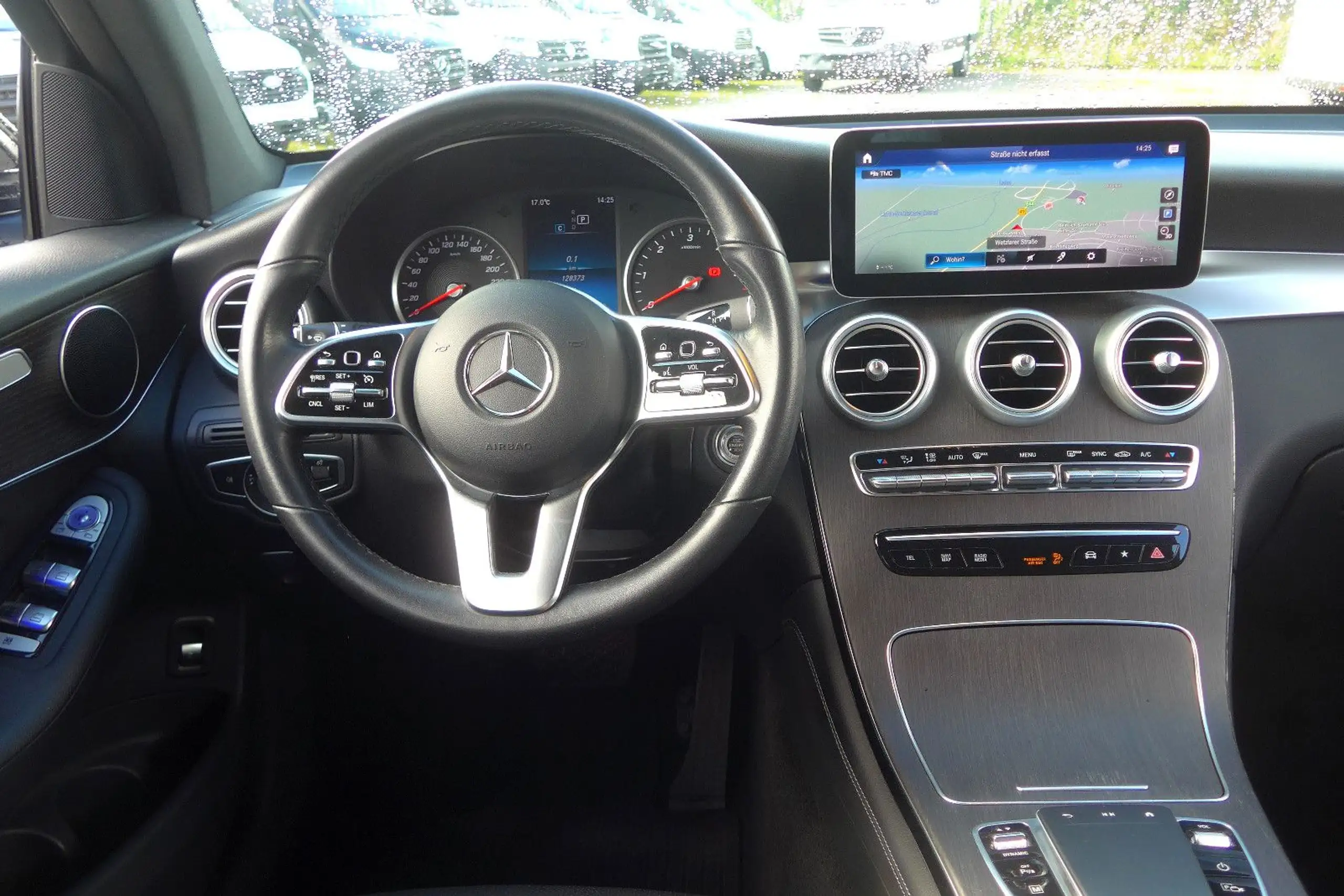 Mercedes-Benz - GLC 220