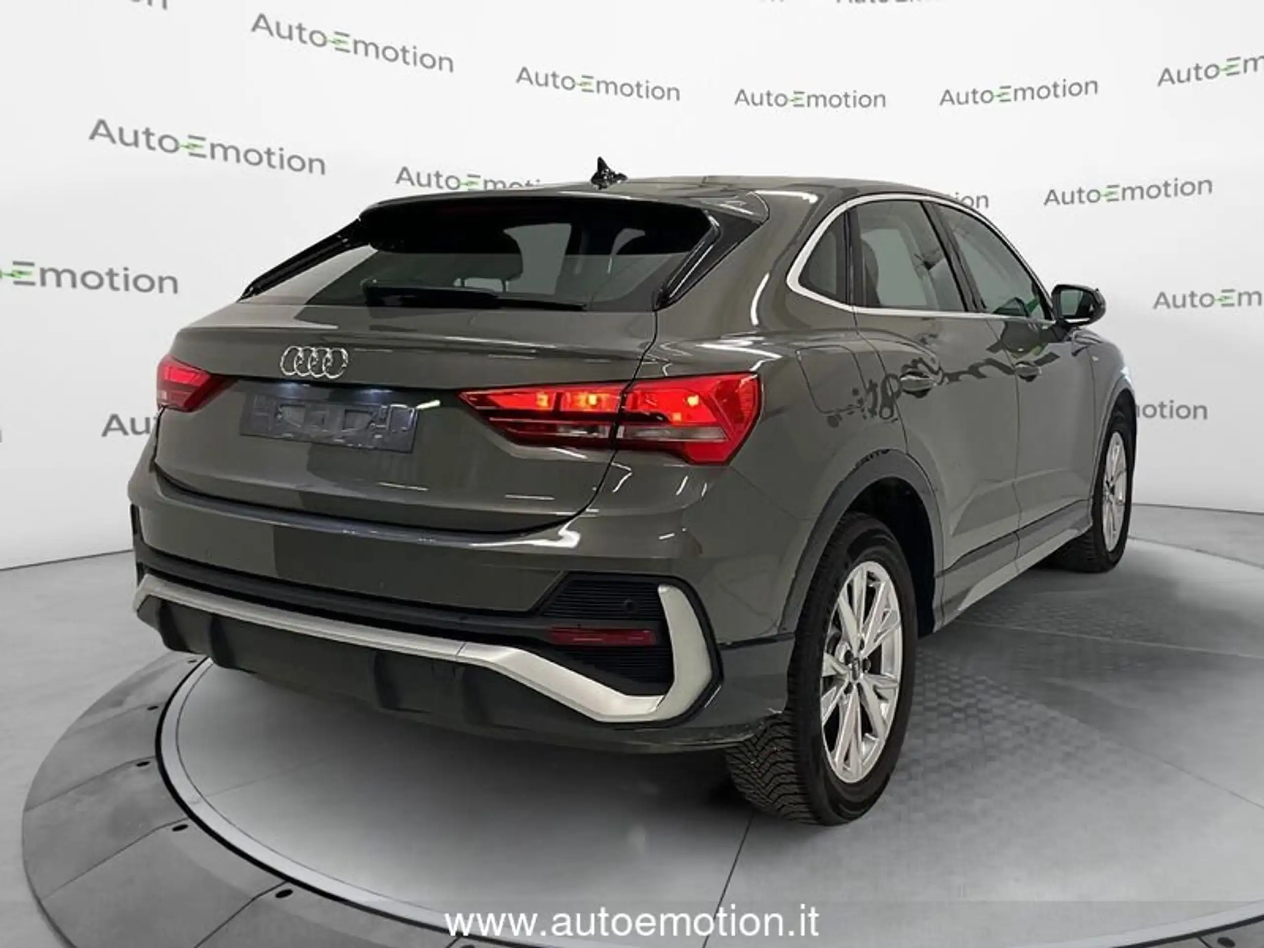 Audi - Q3