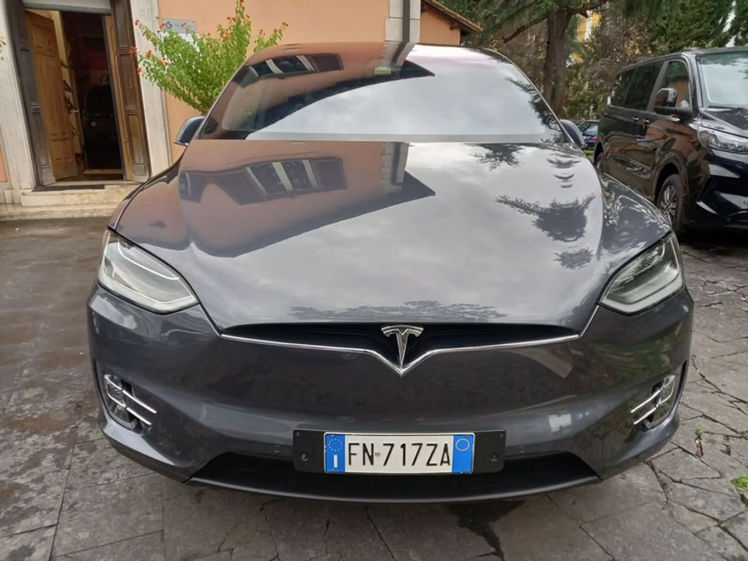 Tesla - Model X