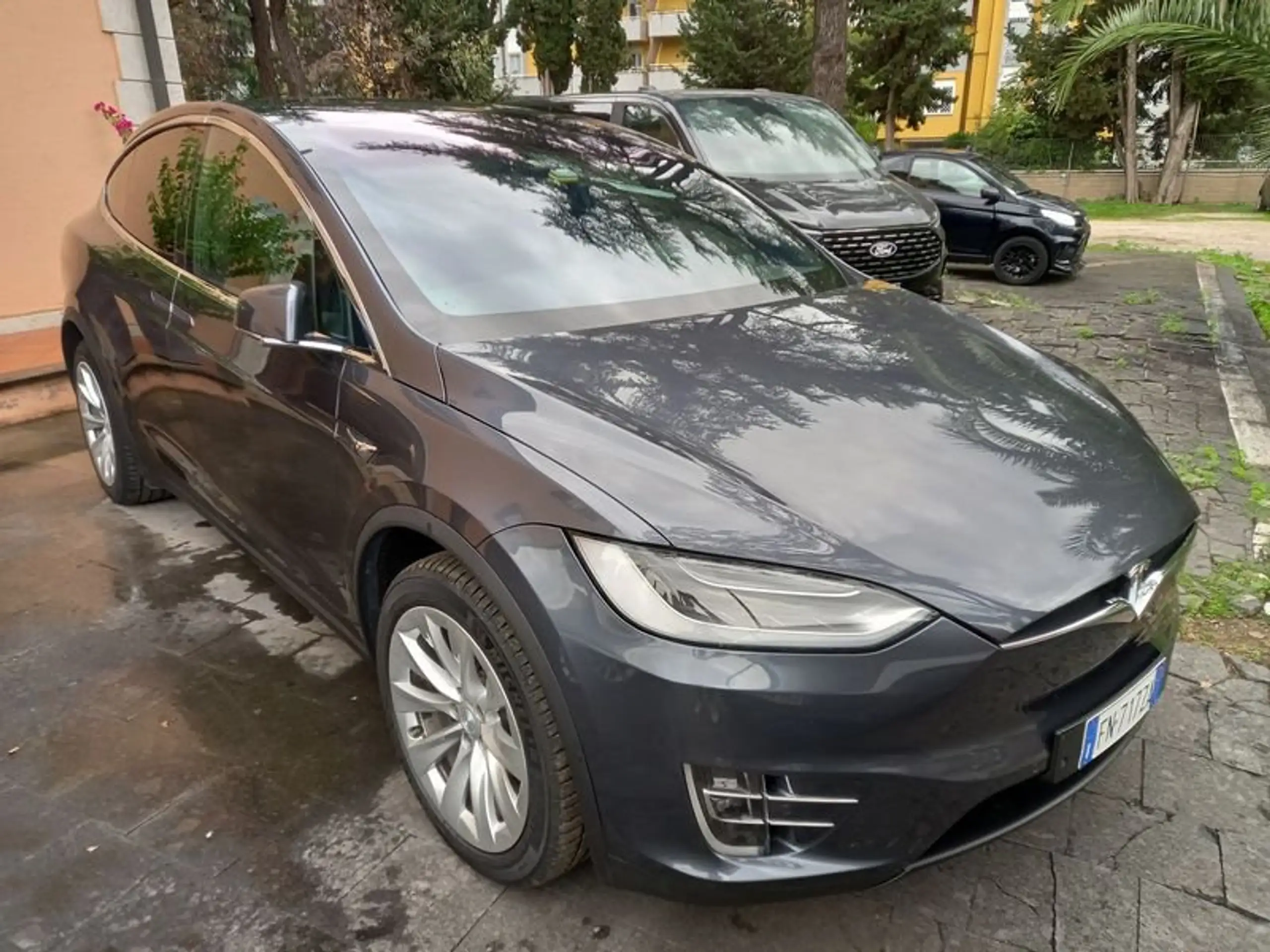 Tesla - Model X