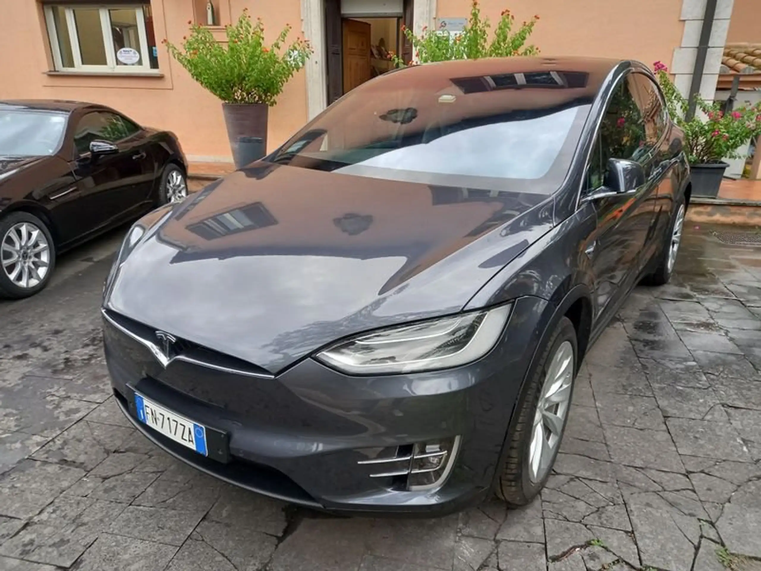 Tesla - Model X