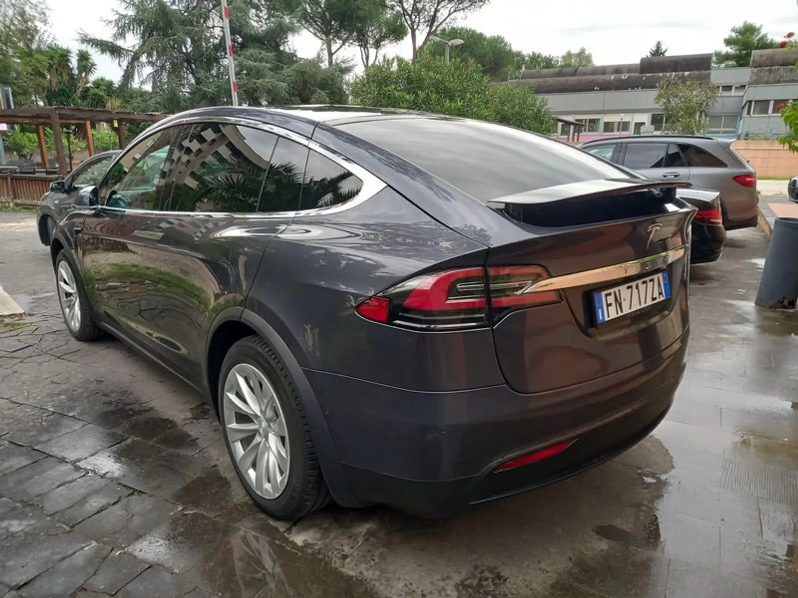 Tesla - Model X