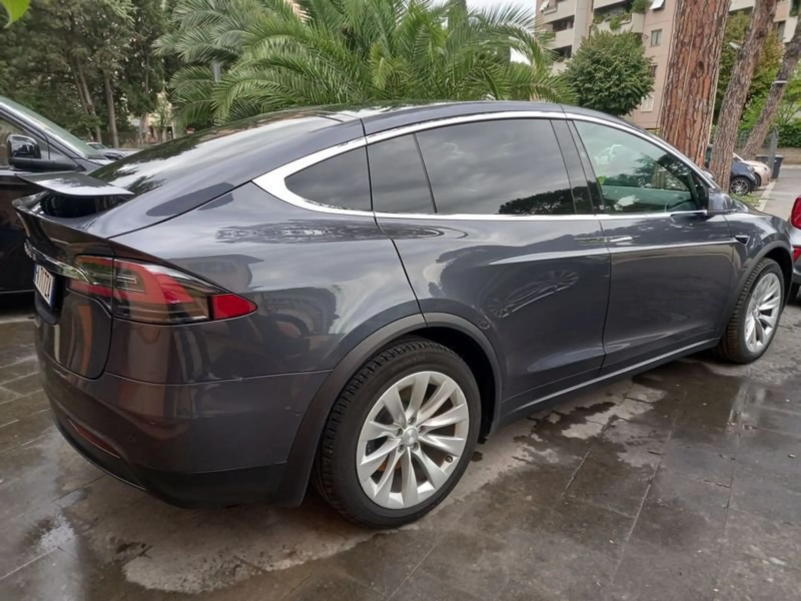 Tesla - Model X