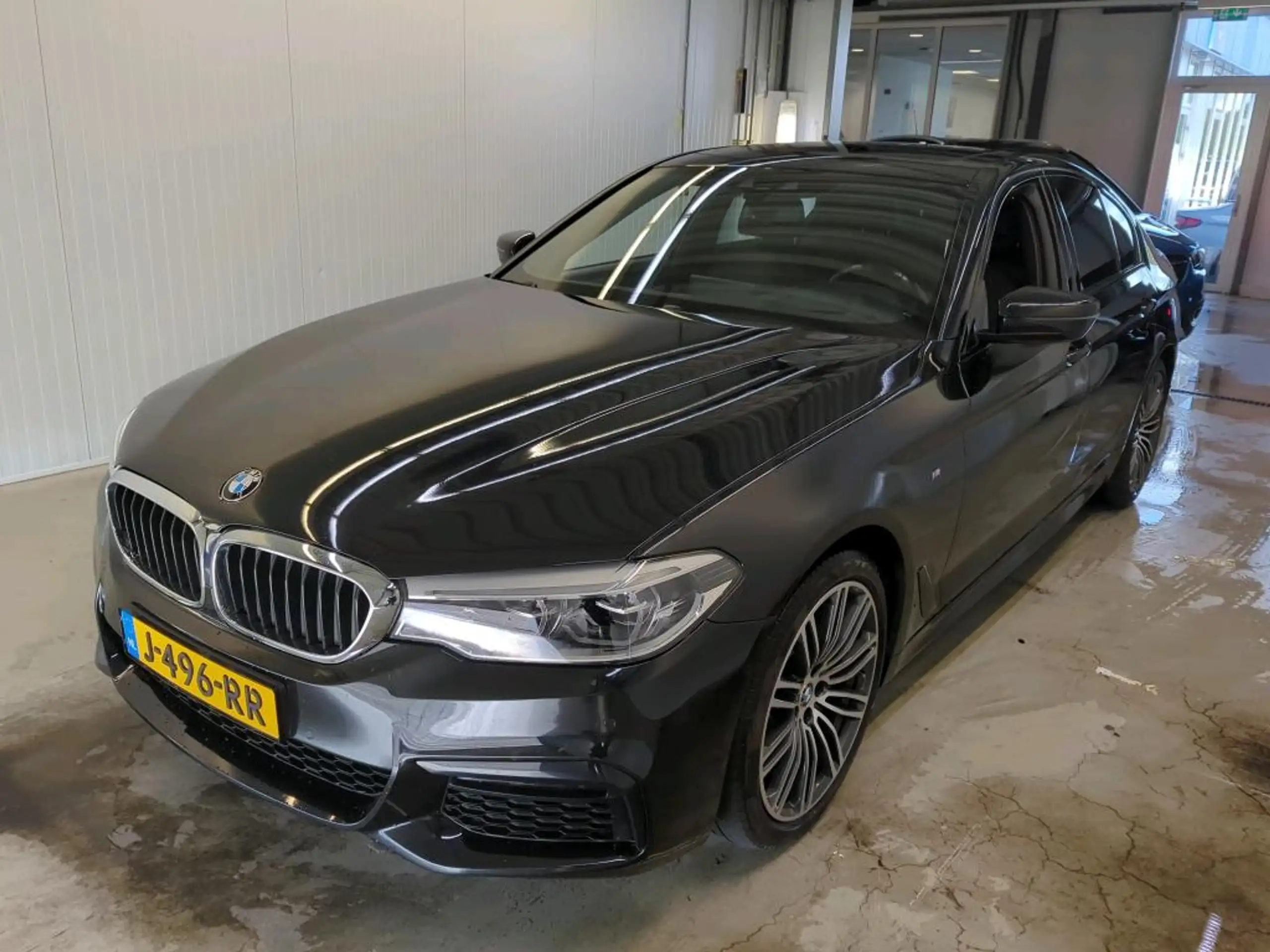 BMW - 520