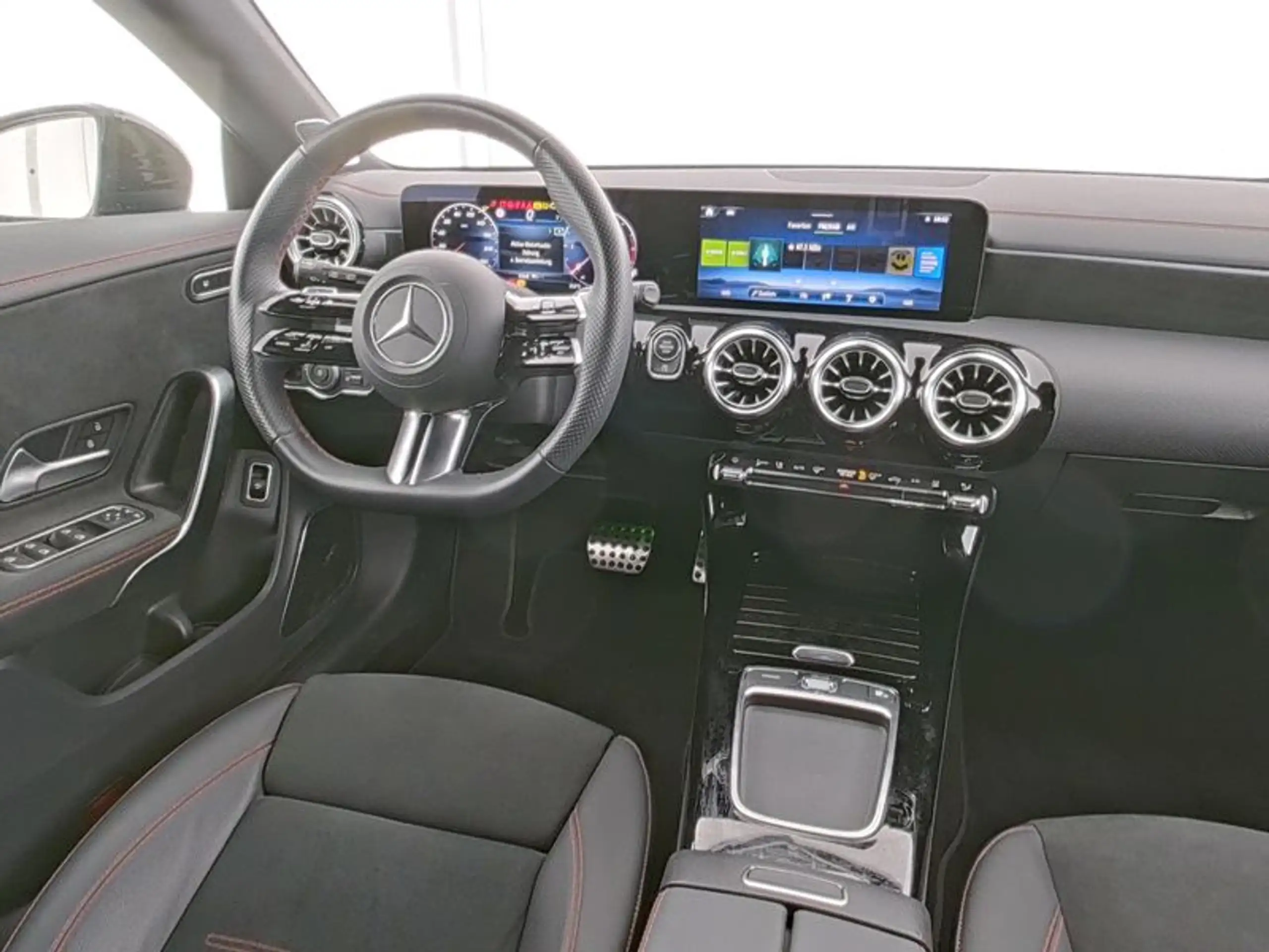 Mercedes-Benz - CLA 200