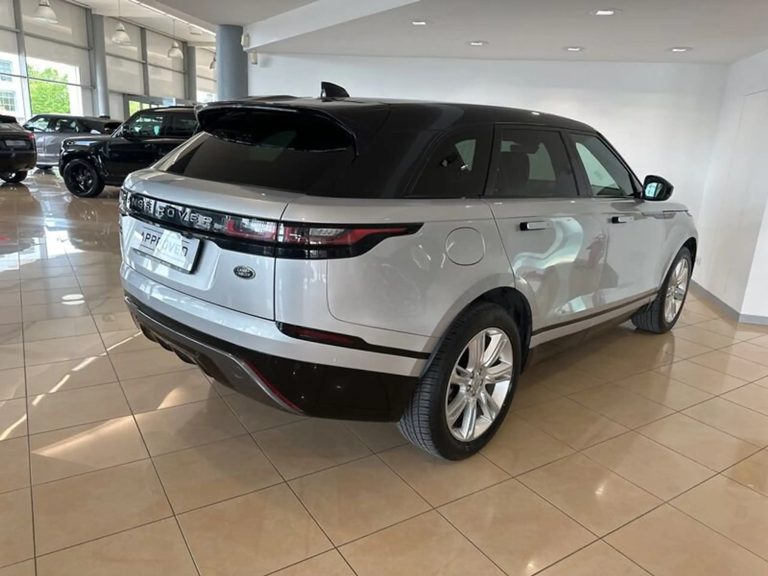 Land Rover - Range Rover Velar