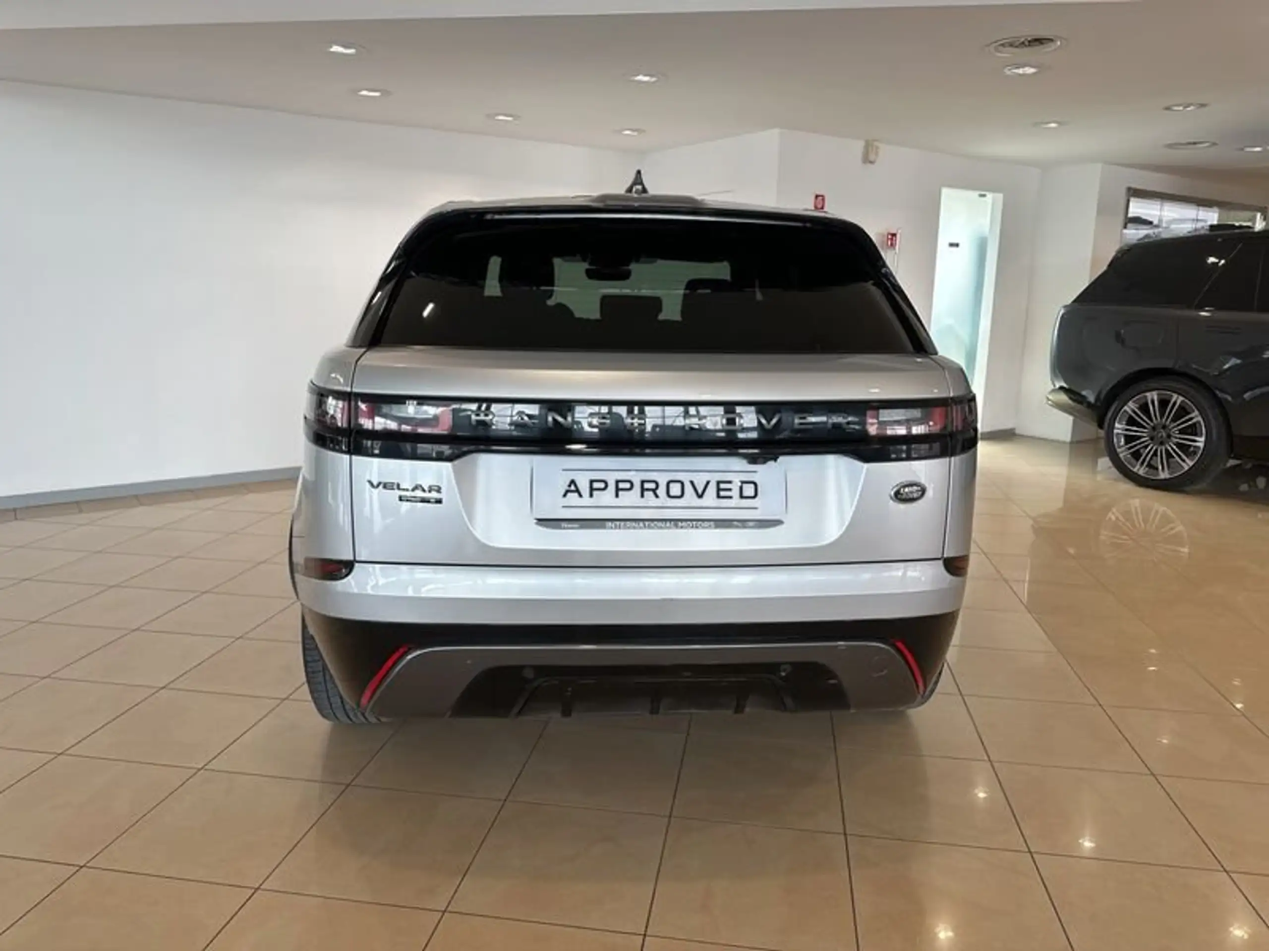 Land Rover - Range Rover Velar