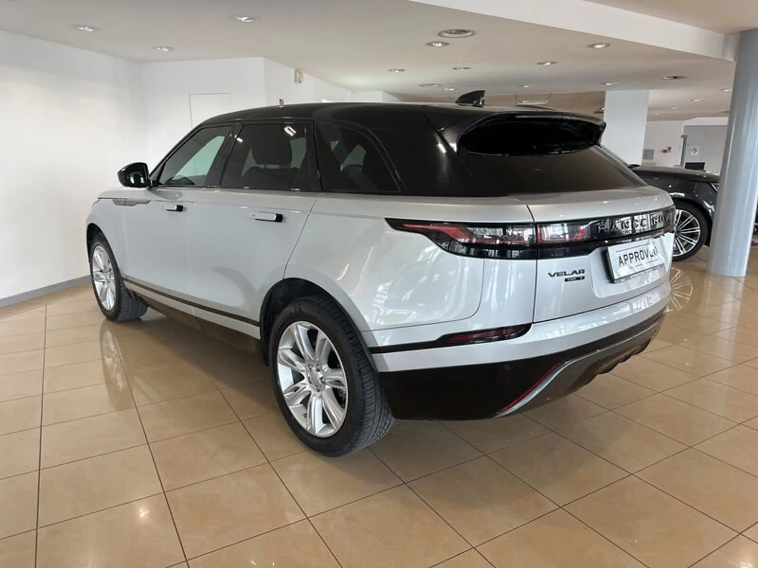 Land Rover - Range Rover Velar