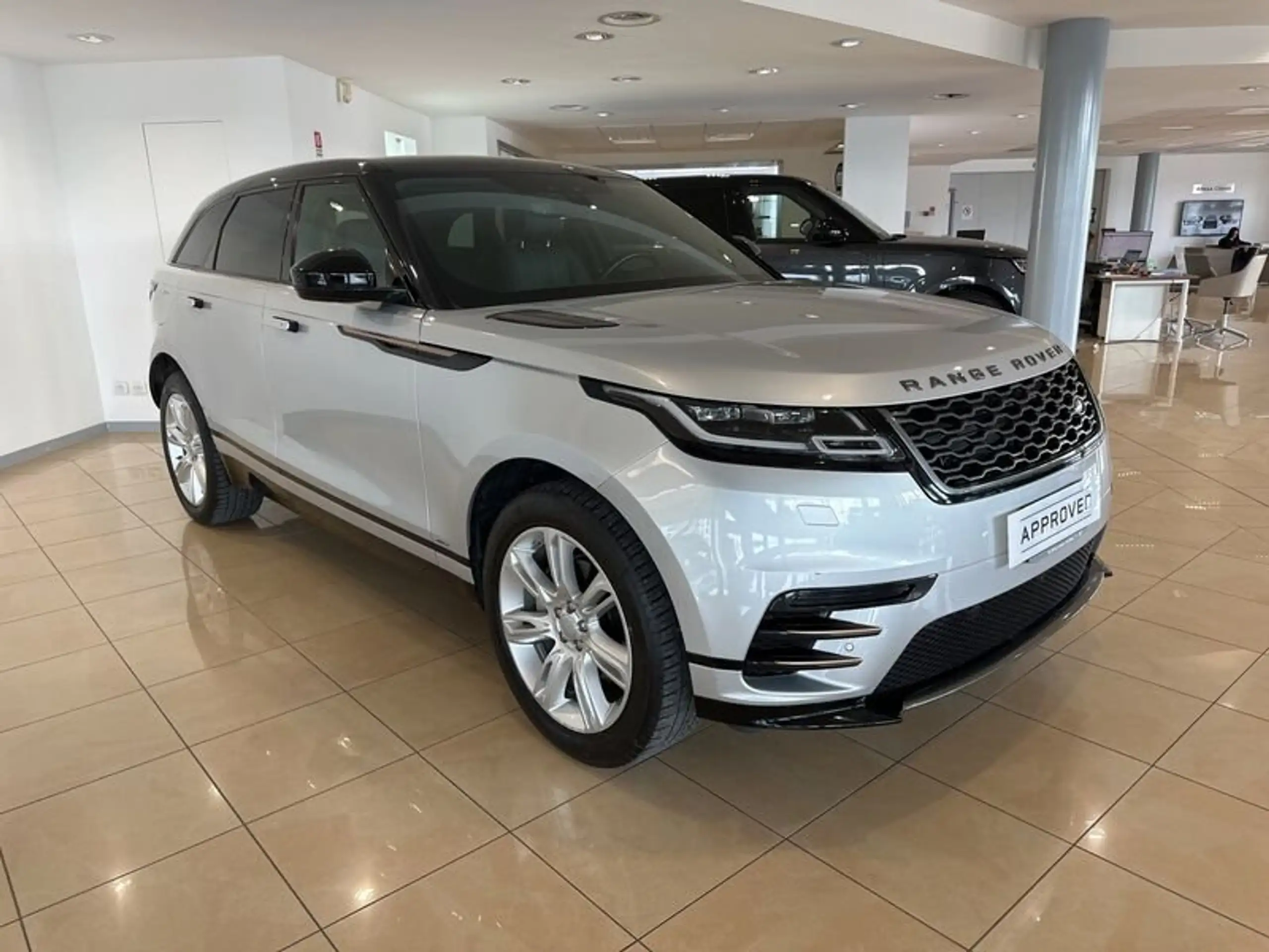 Land Rover - Range Rover Velar